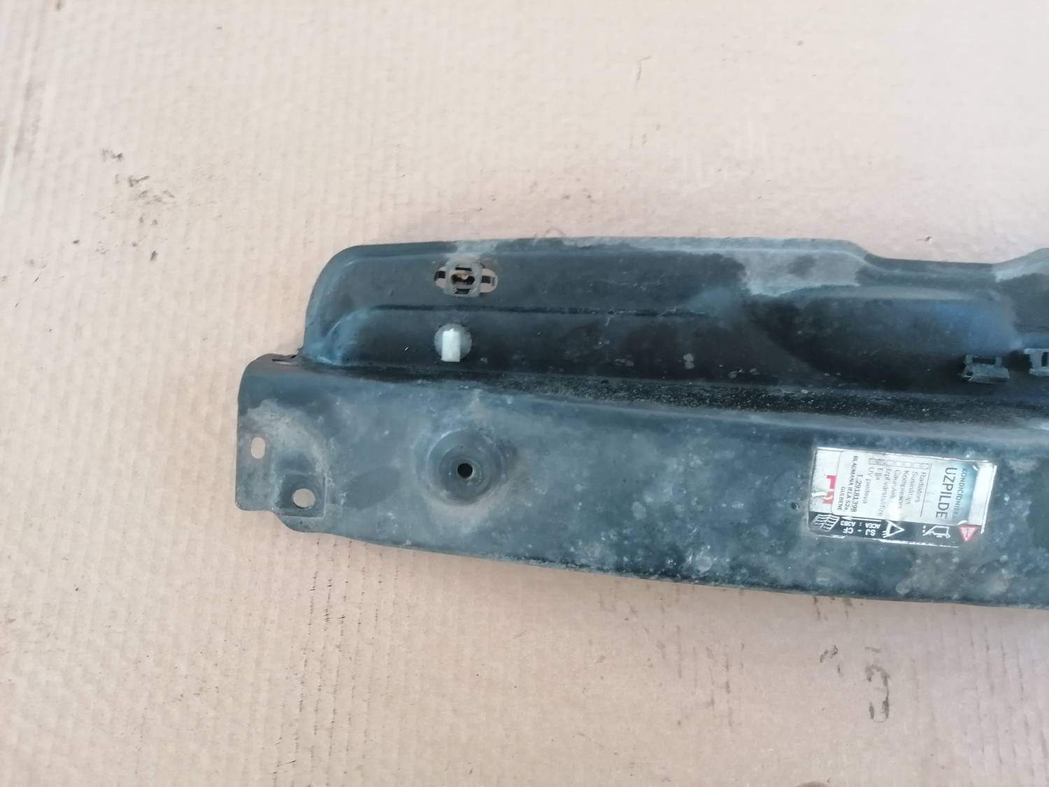 Priekšējā radiatora rāmja augšēja daļa priekš XSARA PICASSO 2003