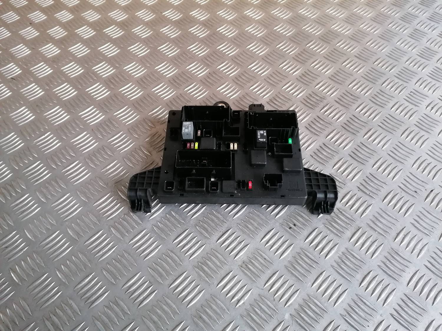 Drošinātāju relejas kaste priekš OPEL ASTRA J 2012 2 Drošinātāju relejas kaste priekš OPEL ASTRA J 2012