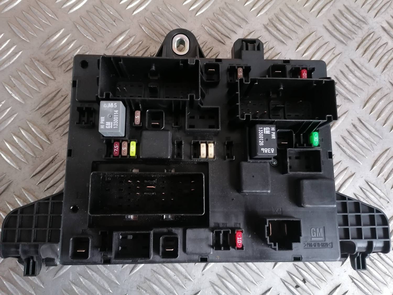 Drošinātāju relejas kaste priekš OPEL ASTRA J 2012 4 Drošinātāju relejas kaste priekš OPEL ASTRA J 2012