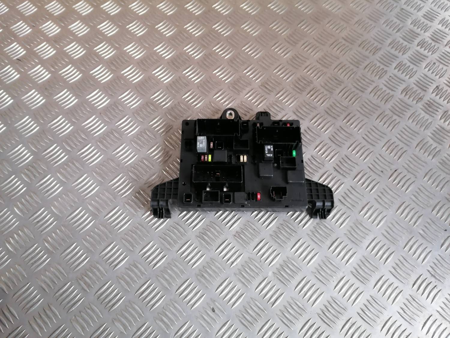 Drošinātāju relejas kaste priekš OPEL ASTRA J 2012 1 Drošinātāju relejas kaste priekš OPEL ASTRA J 2012