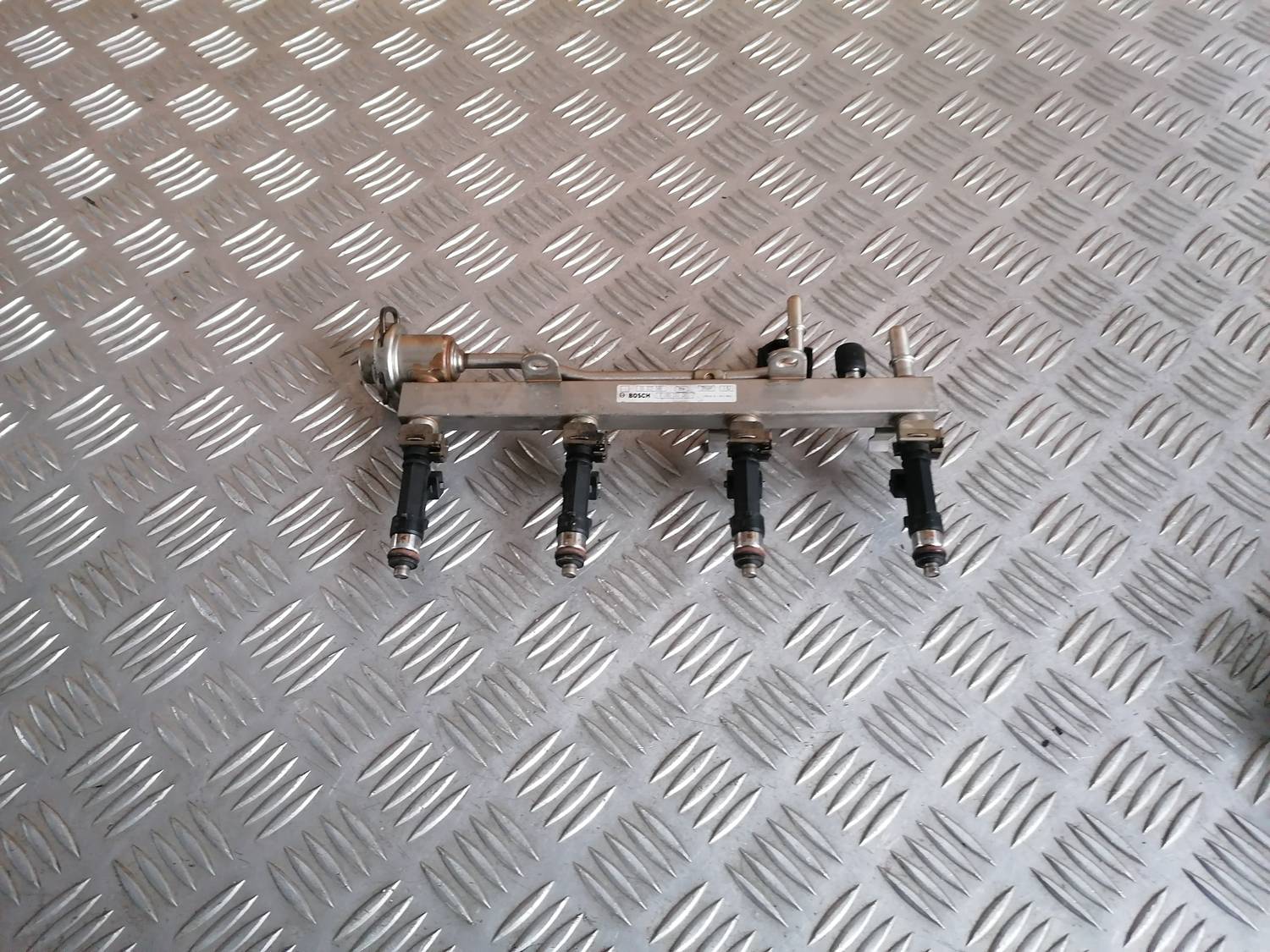 Degvielas sadales caurule priekš OPEL ASTRA J 2012 1 Degvielas sadales caurule priekš OPEL ASTRA J 2012