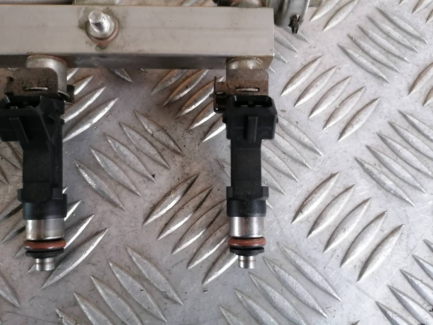 Degvielas sadales caurule priekš OPEL ASTRA J 2012 4 Degvielas sadales caurule priekš OPEL ASTRA J 2012