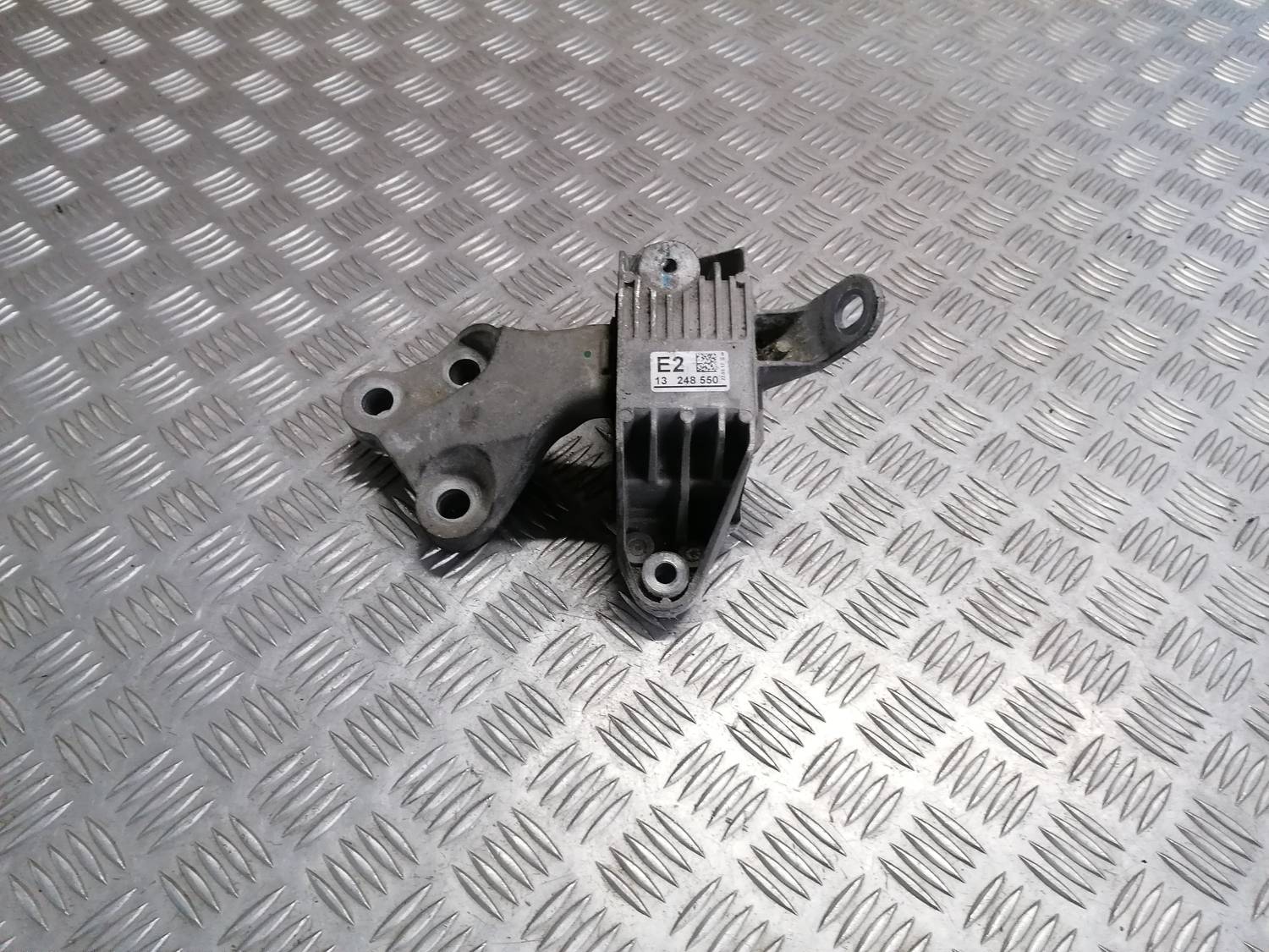 Dzinēja spilvens priekš OPEL ASTRA J 2012 1 Dzinēja spilvens priekš OPEL ASTRA J 2012