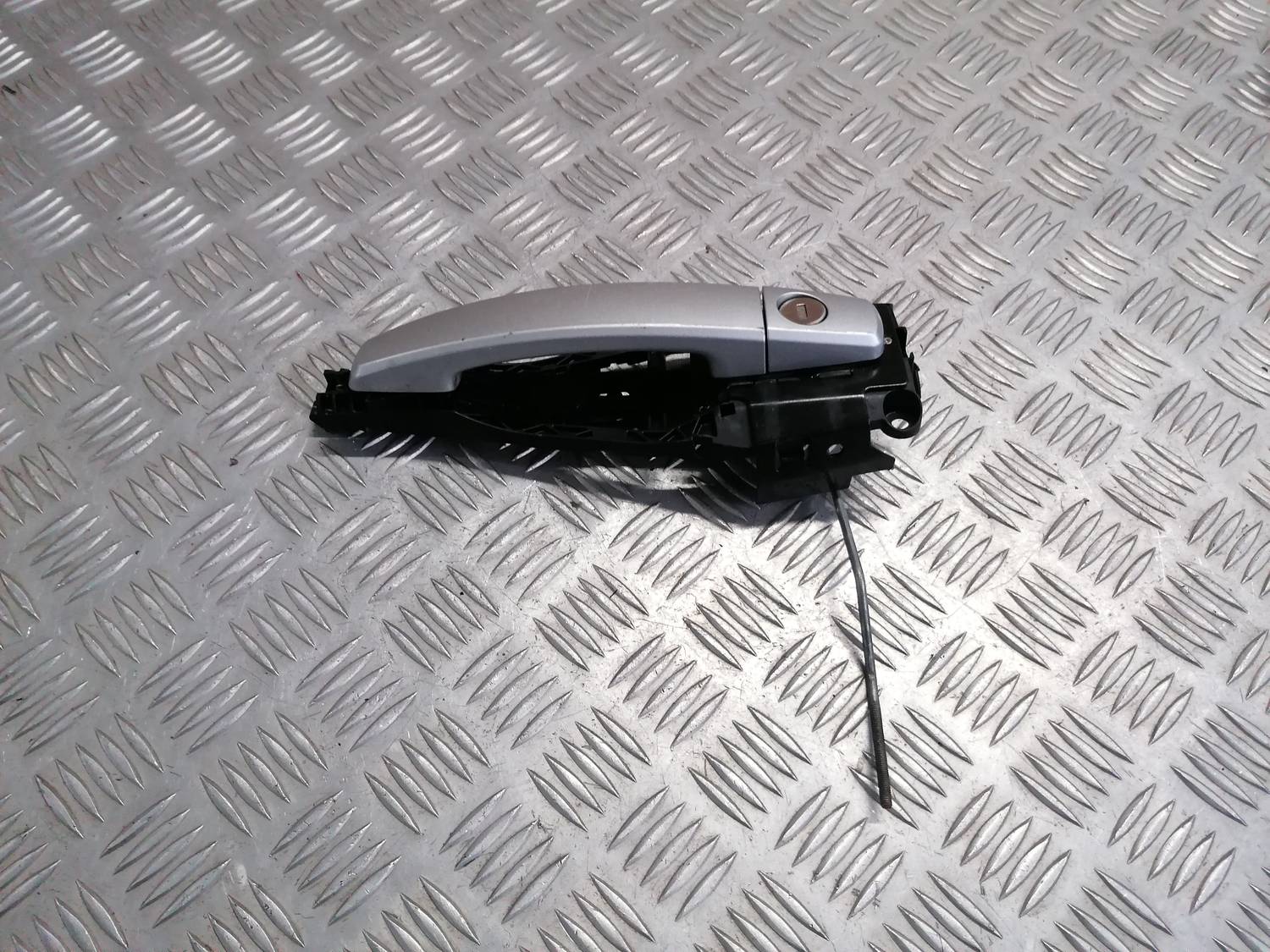 Priekšējāis kreisais durvju rokturis priekš OPEL ASTRA J 2012