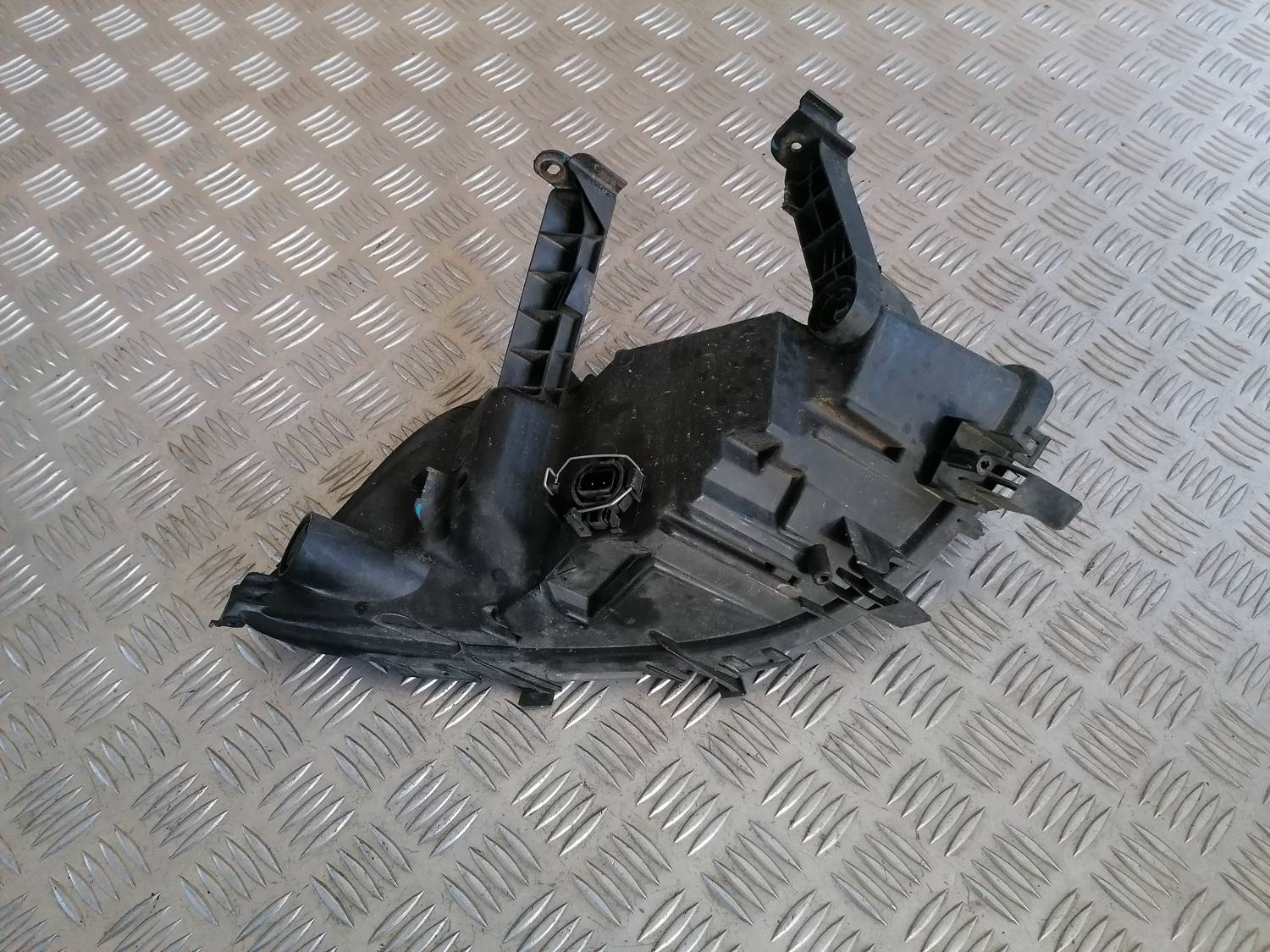 Miglas lukturis priekšā labajā pusē priekš OPEL ASTRA J 2012 3 Miglas lukturis priekšā labajā pusē priekš OPEL ASTRA J 2012