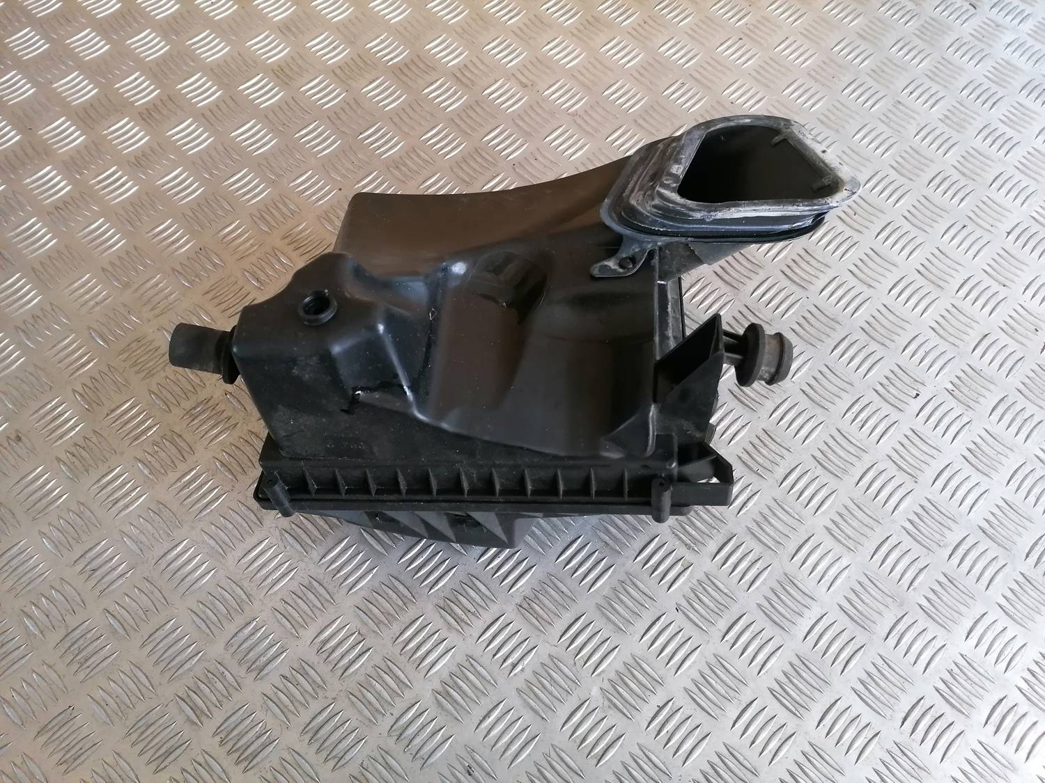 Gaisa filtra korpuss priekš OPEL ASTRA J 2012 3 Gaisa filtra korpuss priekš OPEL ASTRA J 2012