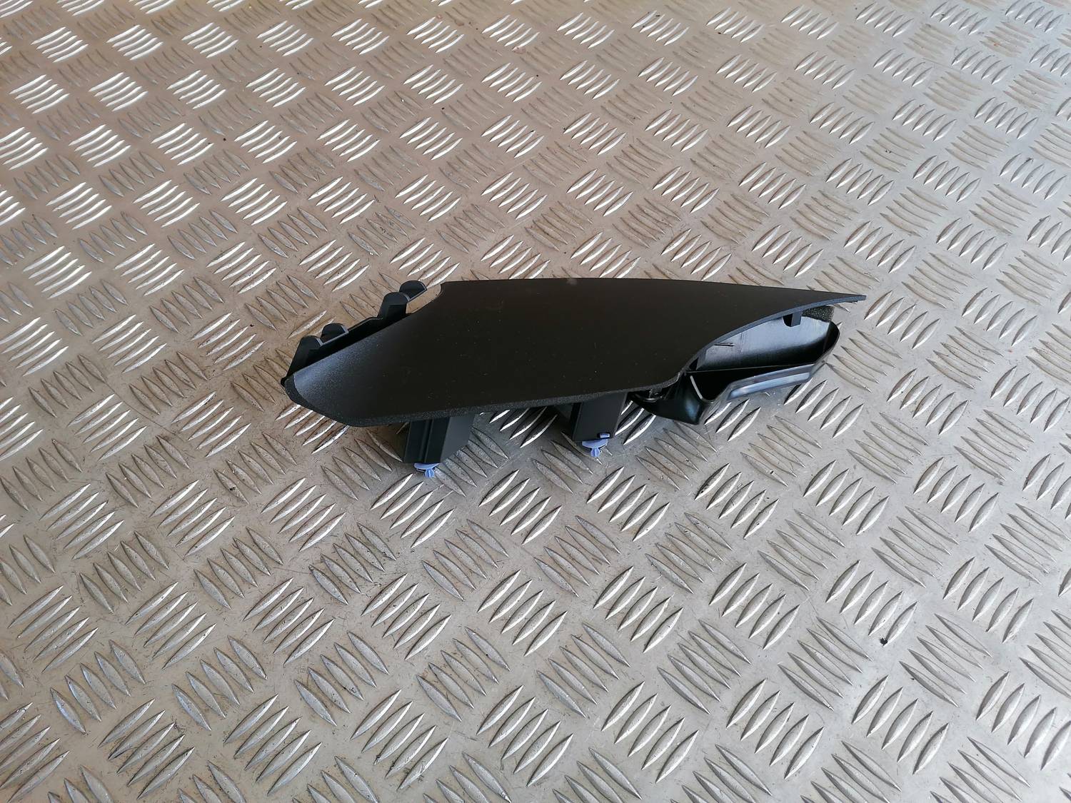 Centrālās konsoles (apdares) sānu panelis priekš OPEL ASTRA J 2012 1 Centrālās konsoles (apdares) sānu panelis priekš OPEL ASTRA J 2012