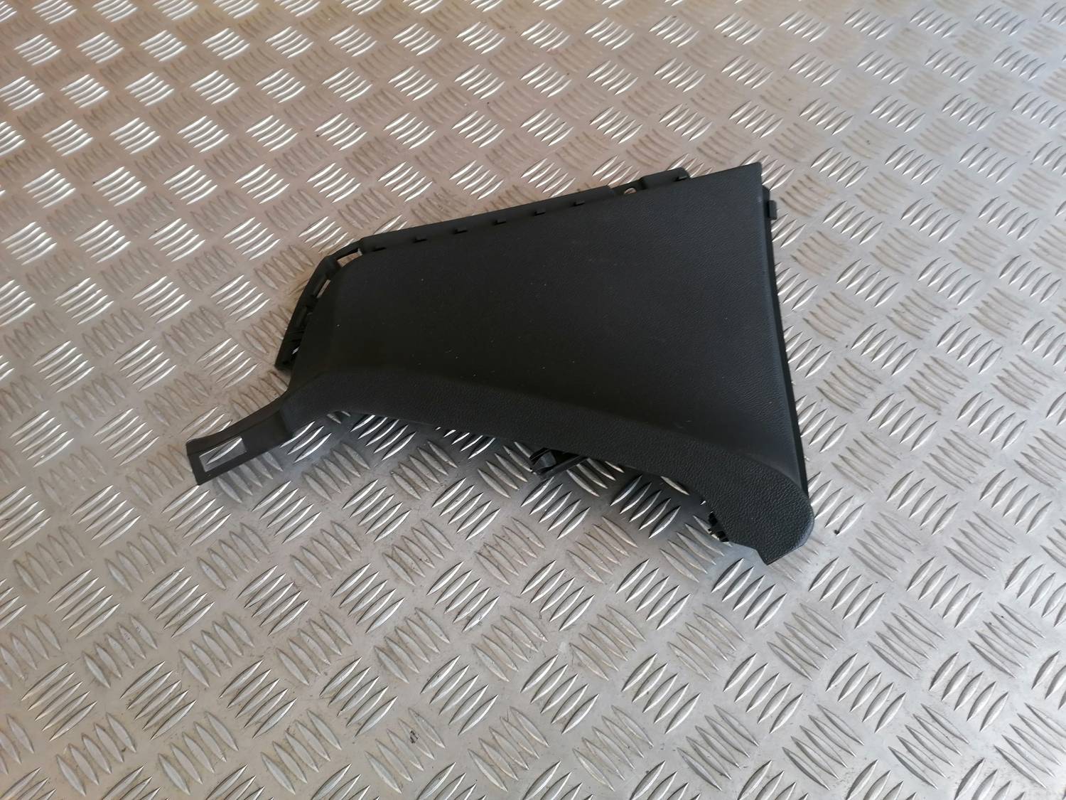 Centrālās konsoles (apdares) sānu panelis priekš OPEL ASTRA J 2012