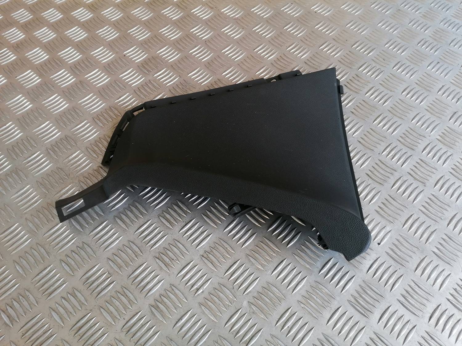 Centrālās konsoles (apdares) sānu panelis priekš OPEL ASTRA J 2012