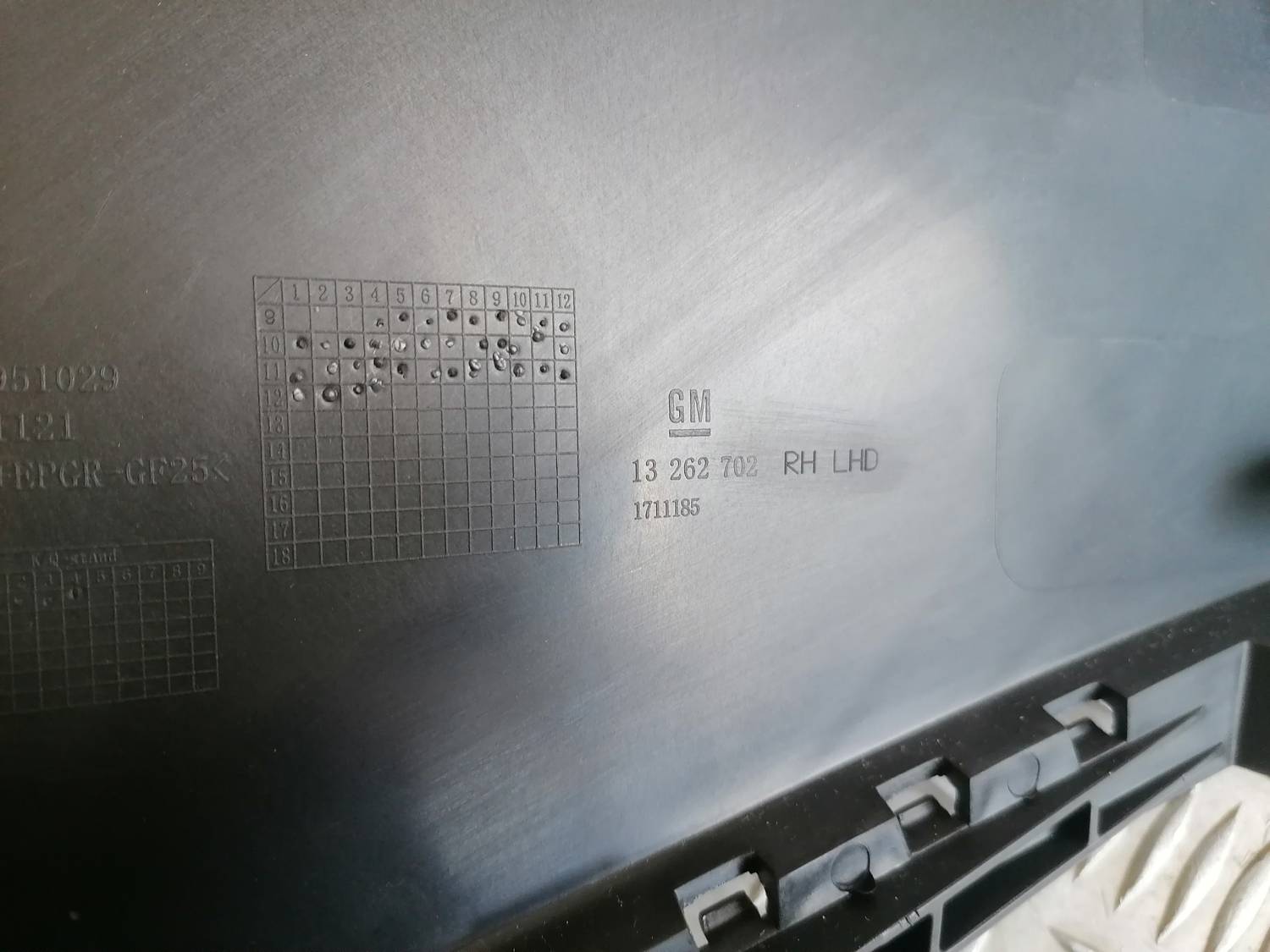 Centrālās konsoles (apdares) sānu panelis priekš OPEL ASTRA J 2012