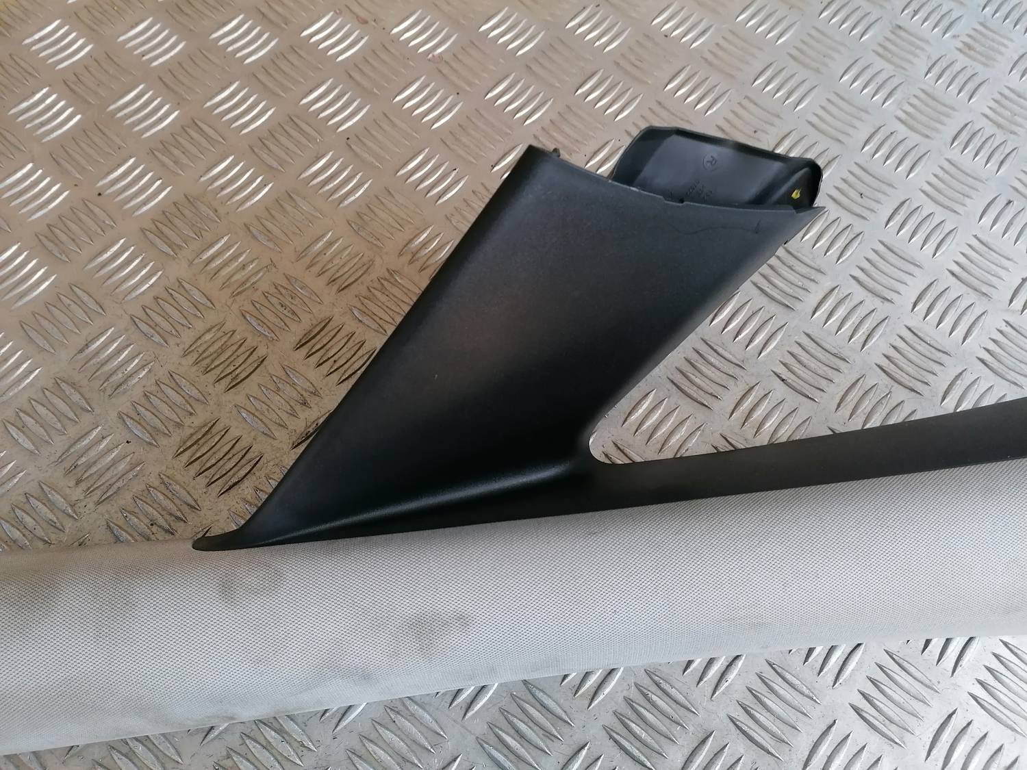 Priekšējas salona statnes apdare priekš OPEL ASTRA J 2012