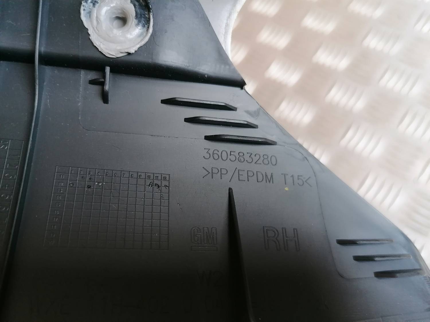 Priekšējas salona statnes apdare priekš OPEL ASTRA J 2012