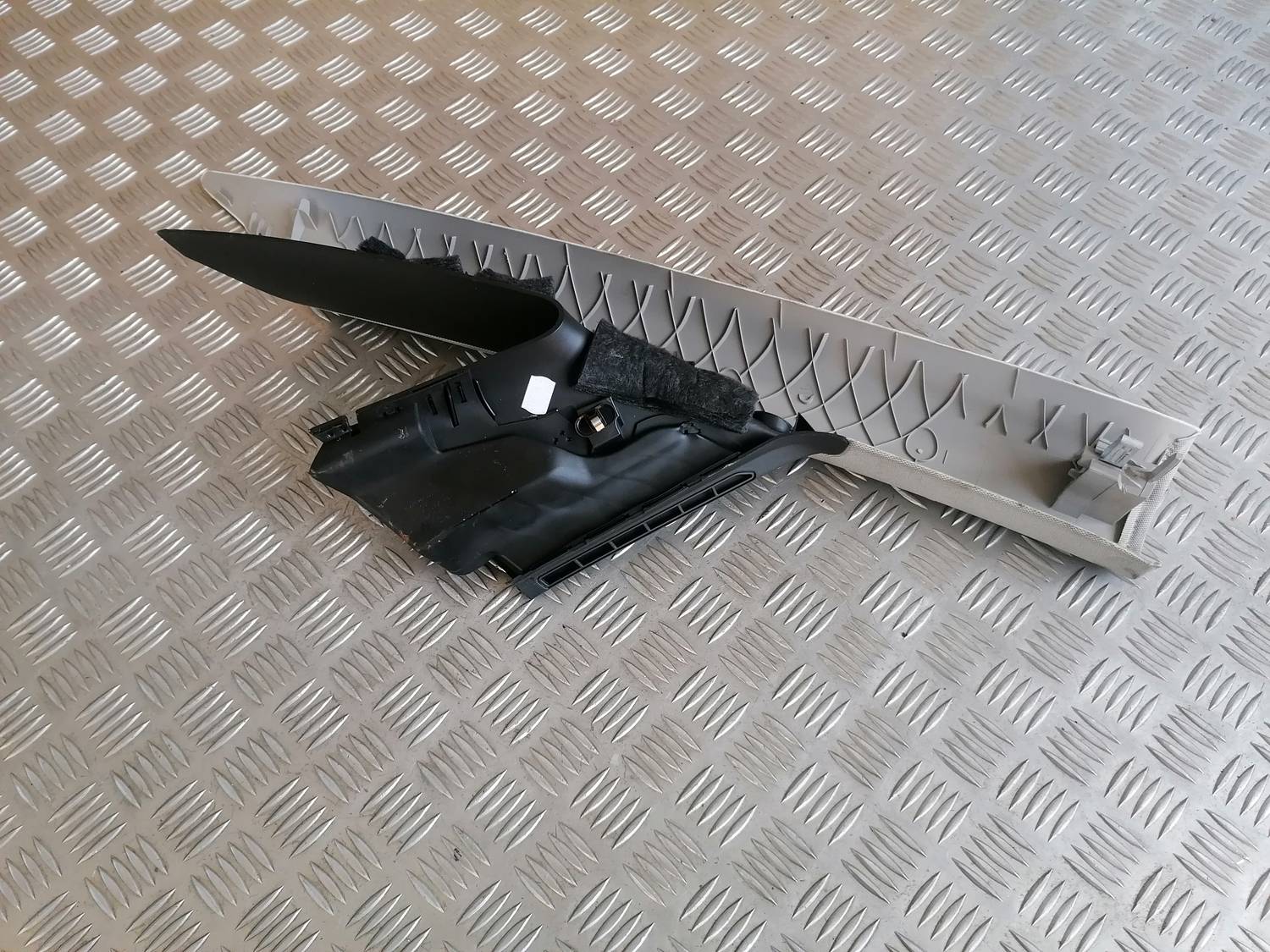 Priekšējas salona statnes apdare priekš OPEL ASTRA J 2012 3 Priekšējas salona statnes apdare priekš OPEL ASTRA J 2012