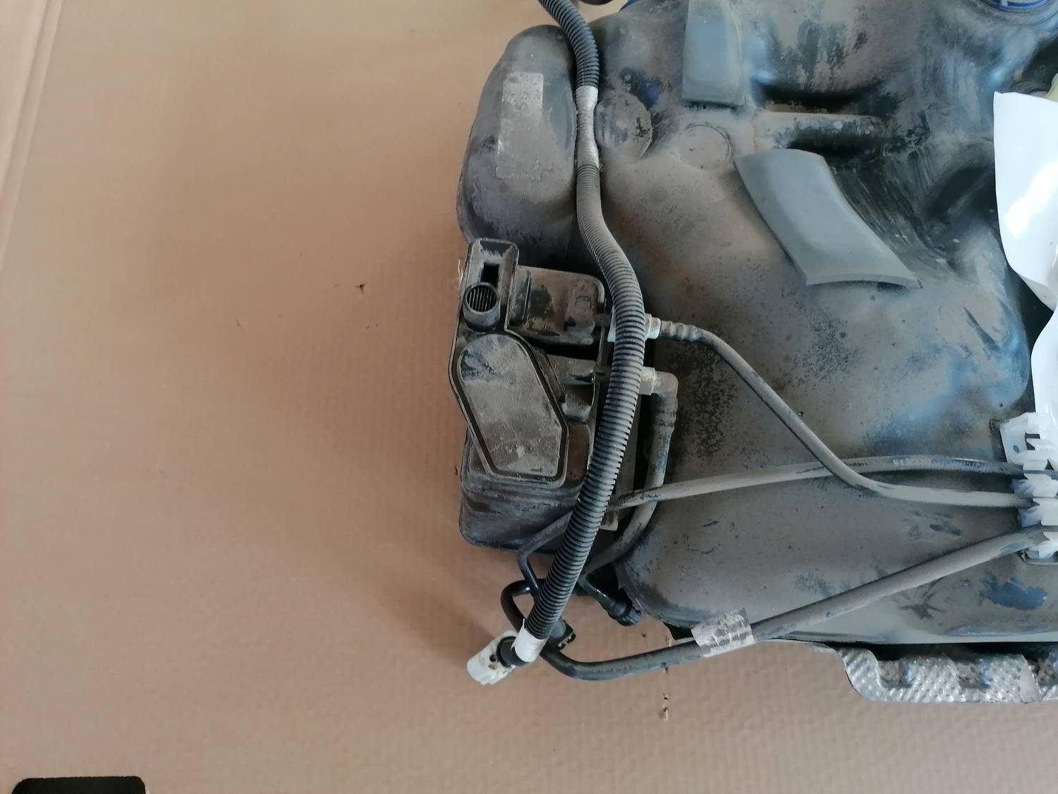 Degvielas tvertne priekš OPEL ASTRA J 2012 4 Degvielas tvertne priekš OPEL ASTRA J 2012