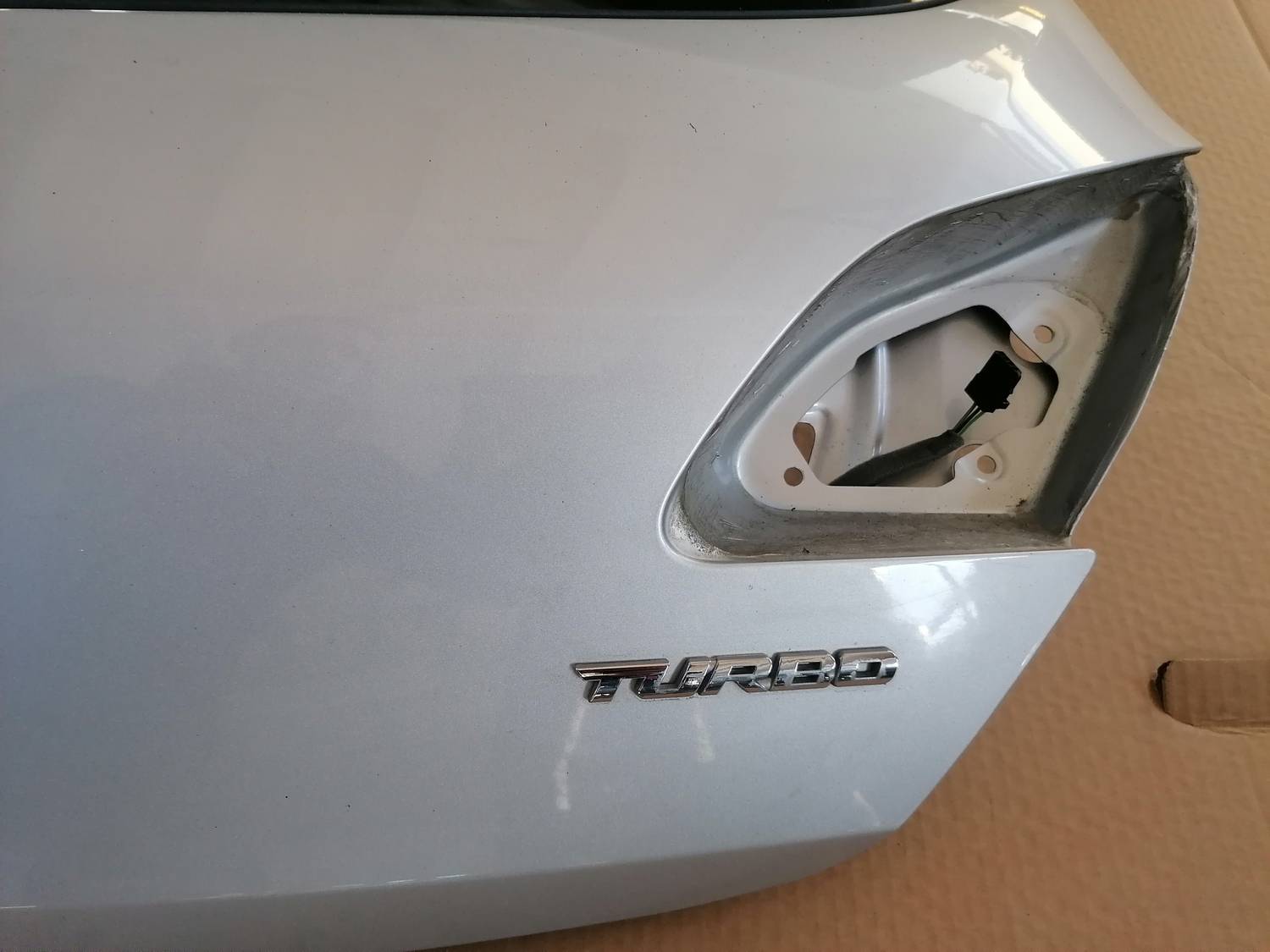 Bagāžnieka vāks priekš OPEL ASTRA J 2012 4 Bagāžnieka vāks priekš OPEL ASTRA J 2012