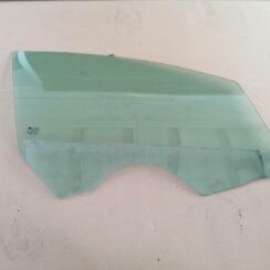 Priekšējo labo durvju stikls priekš OPEL ASTRA J 2012