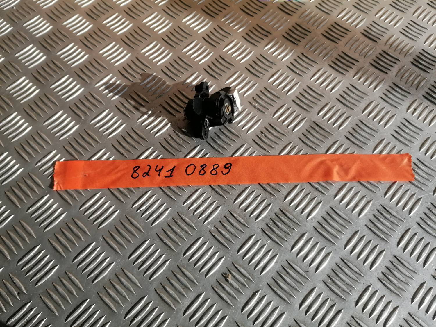 Bagāžnieka vāka slēdzene priekš BMW 318D E46 2002 SEDAN 5 Bagāžnieka vāka slēdzene priekš BMW 318D E46 2002 SEDAN