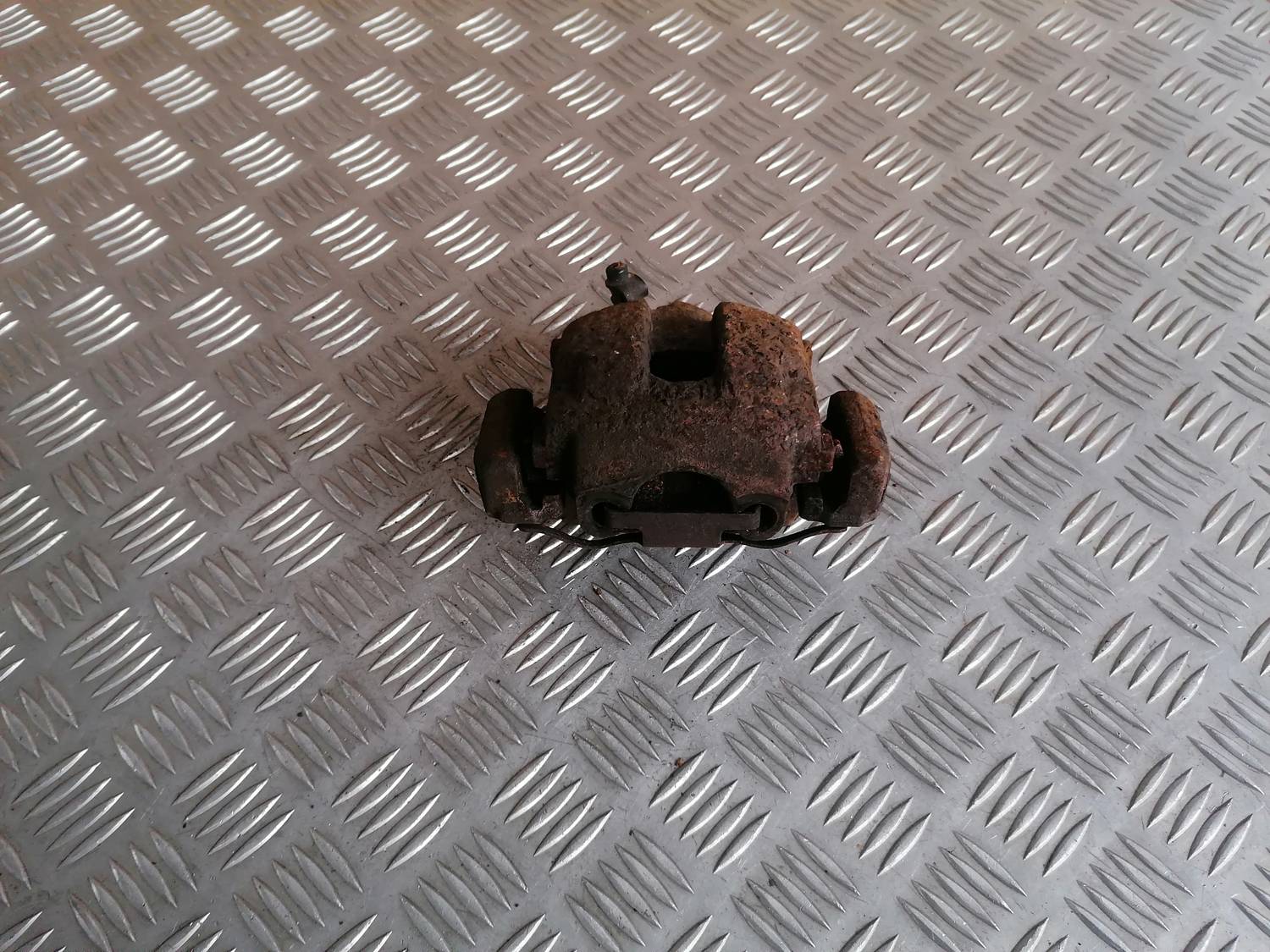 Priekšējais kreisais suports priekš BMW 318D E46 2002 SEDAN 1 Priekšējais kreisais suports priekš BMW 318D E46 2002 SEDAN