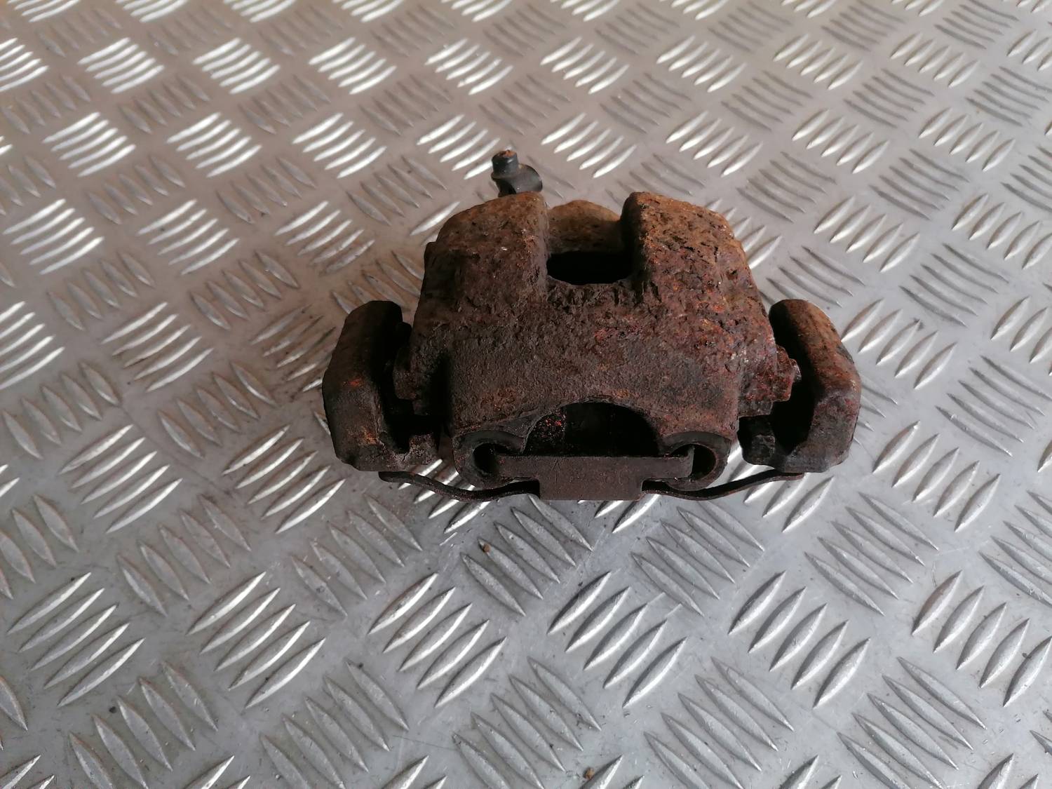 Priekšējais kreisais suports priekš BMW 318D E46 2002 SEDAN 2 Priekšējais kreisais suports priekš BMW 318D E46 2002 SEDAN