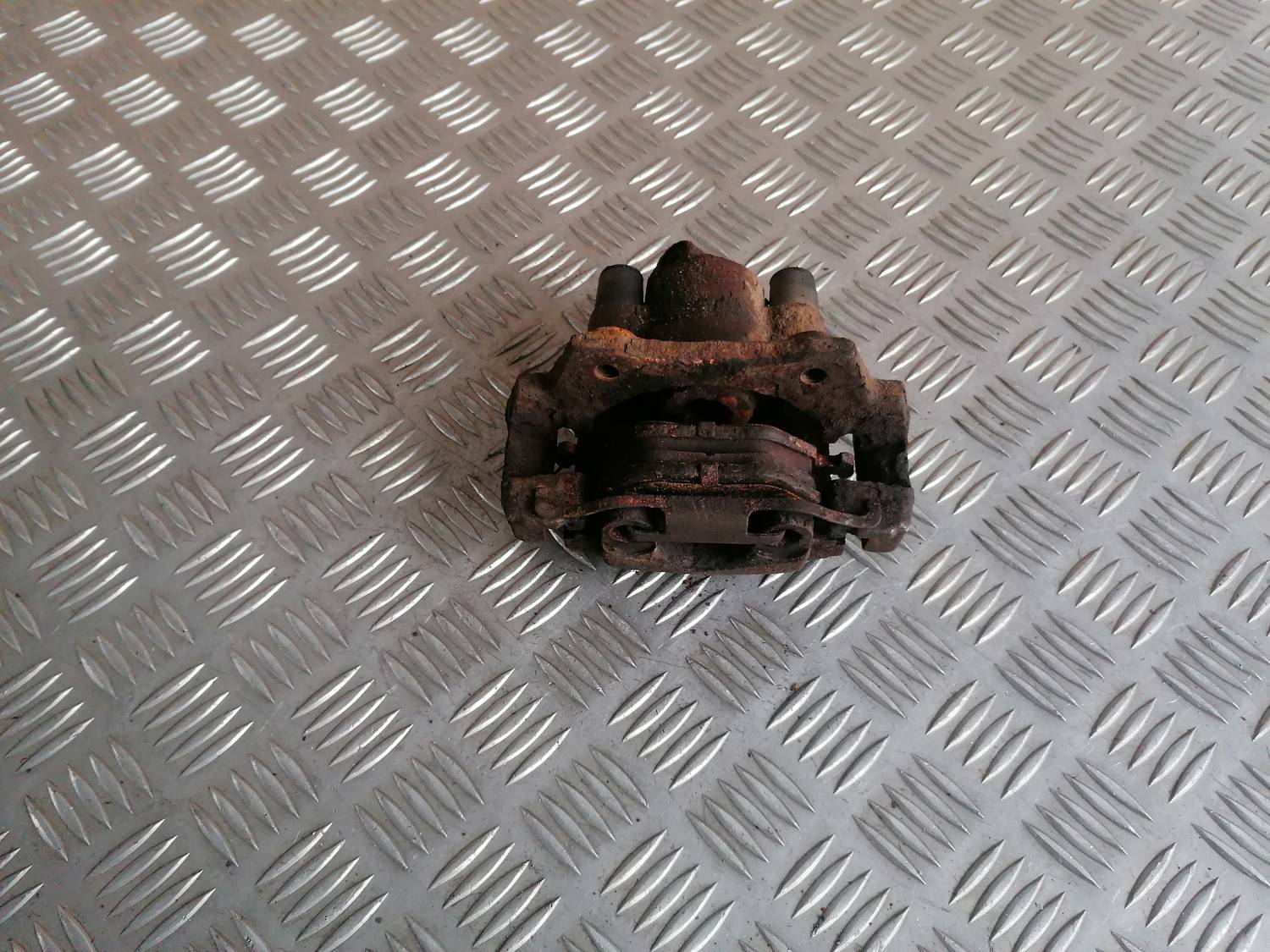 Priekšējais kreisais suports priekš BMW 318D E46 2002 SEDAN 3 Priekšējais kreisais suports priekš BMW 318D E46 2002 SEDAN