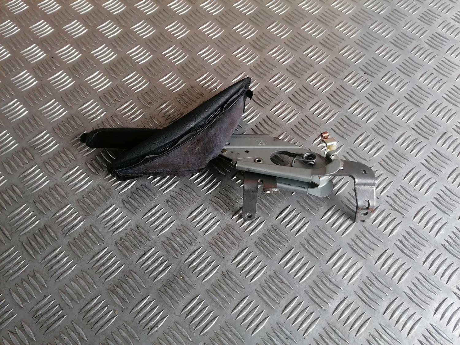 Stāvbremzes svira priekš BMW 318D E46 2002 SEDAN