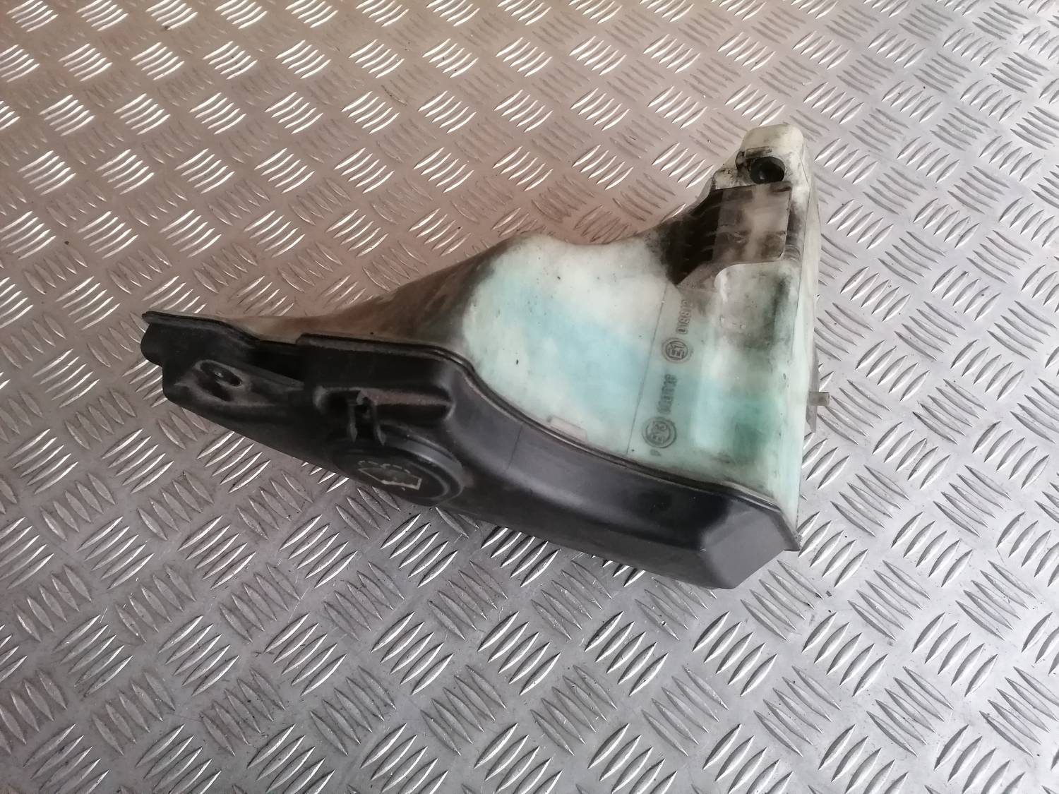 Mazgātāja šķidruma tvertne priekš BMW 318D E46 2002 SEDAN