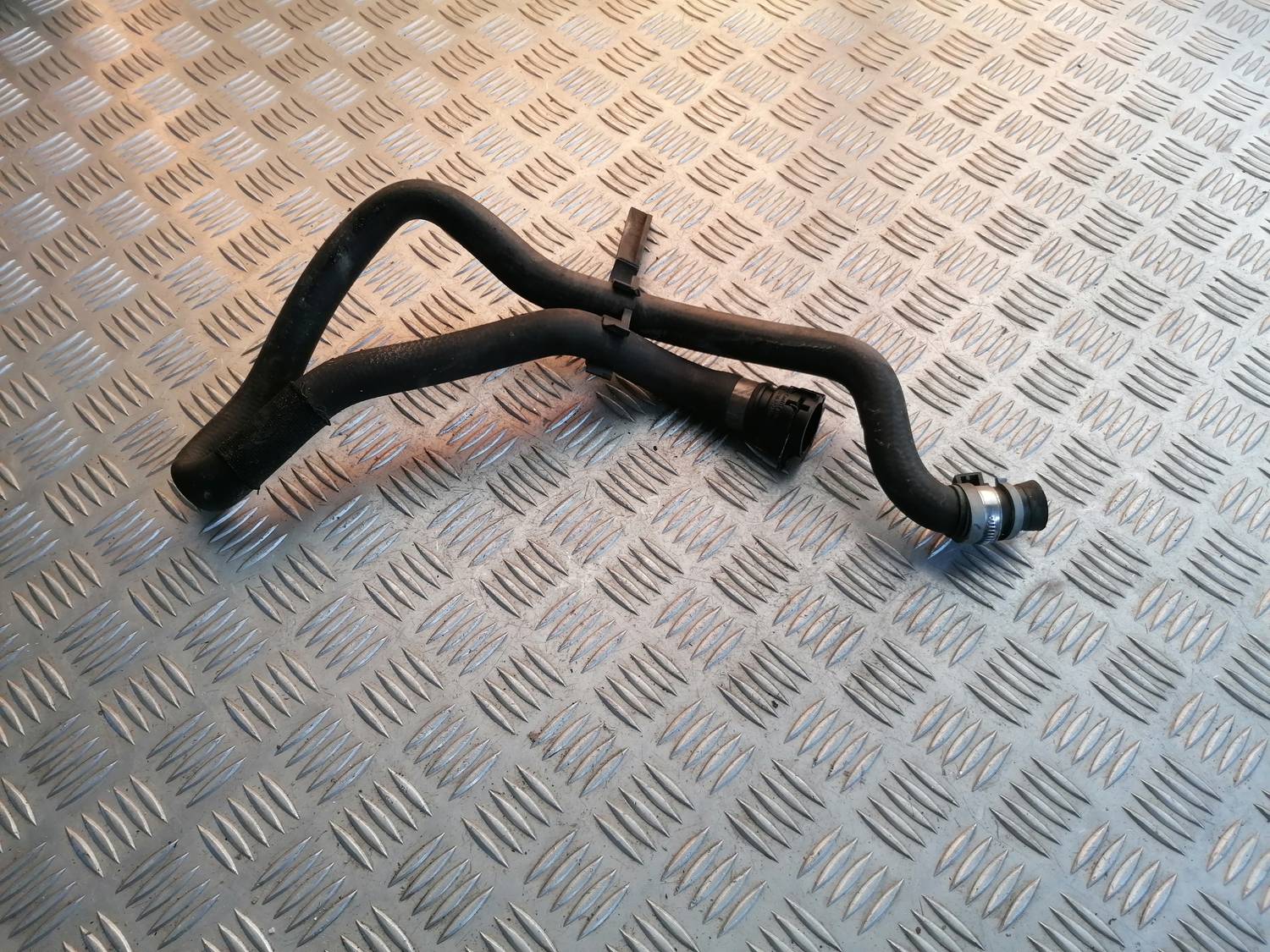 Dzesēšanas caurule priekš BMW 318D E46 2002 SEDAN