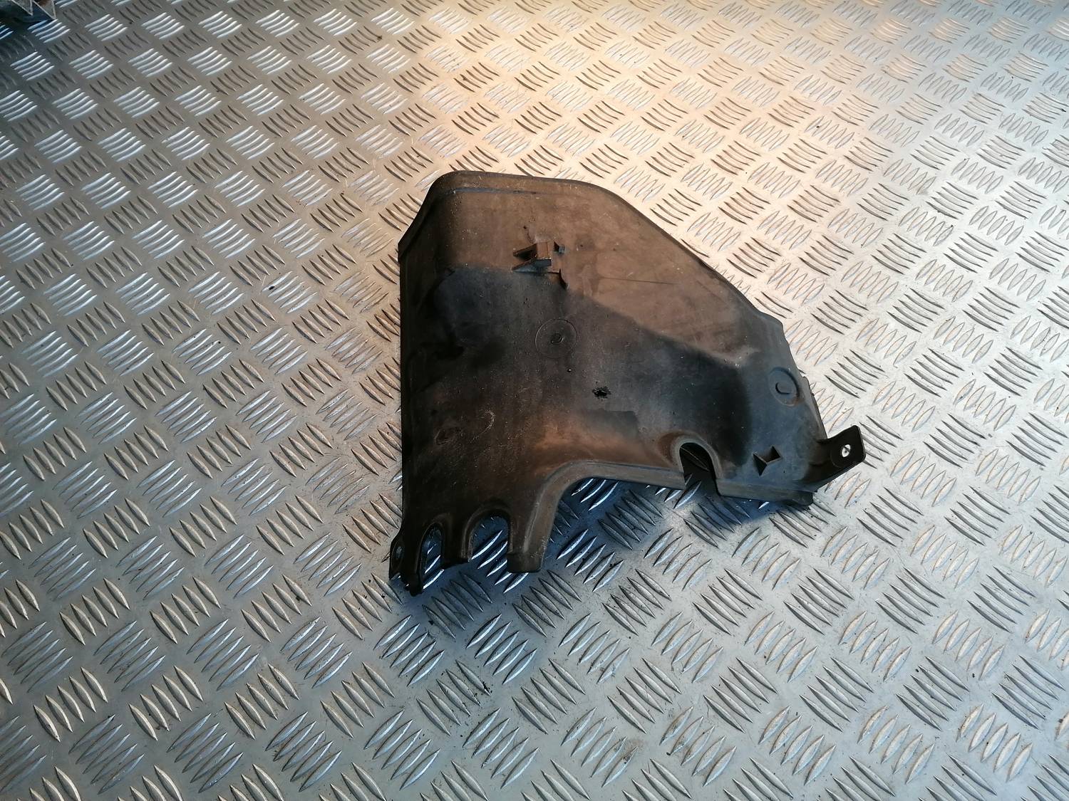 Dzinēja nodalījuma plastmasa priekš BMW 318D E46 2002 SEDAN 3 Dzinēja nodalījuma plastmasa priekš BMW 318D E46 2002 SEDAN