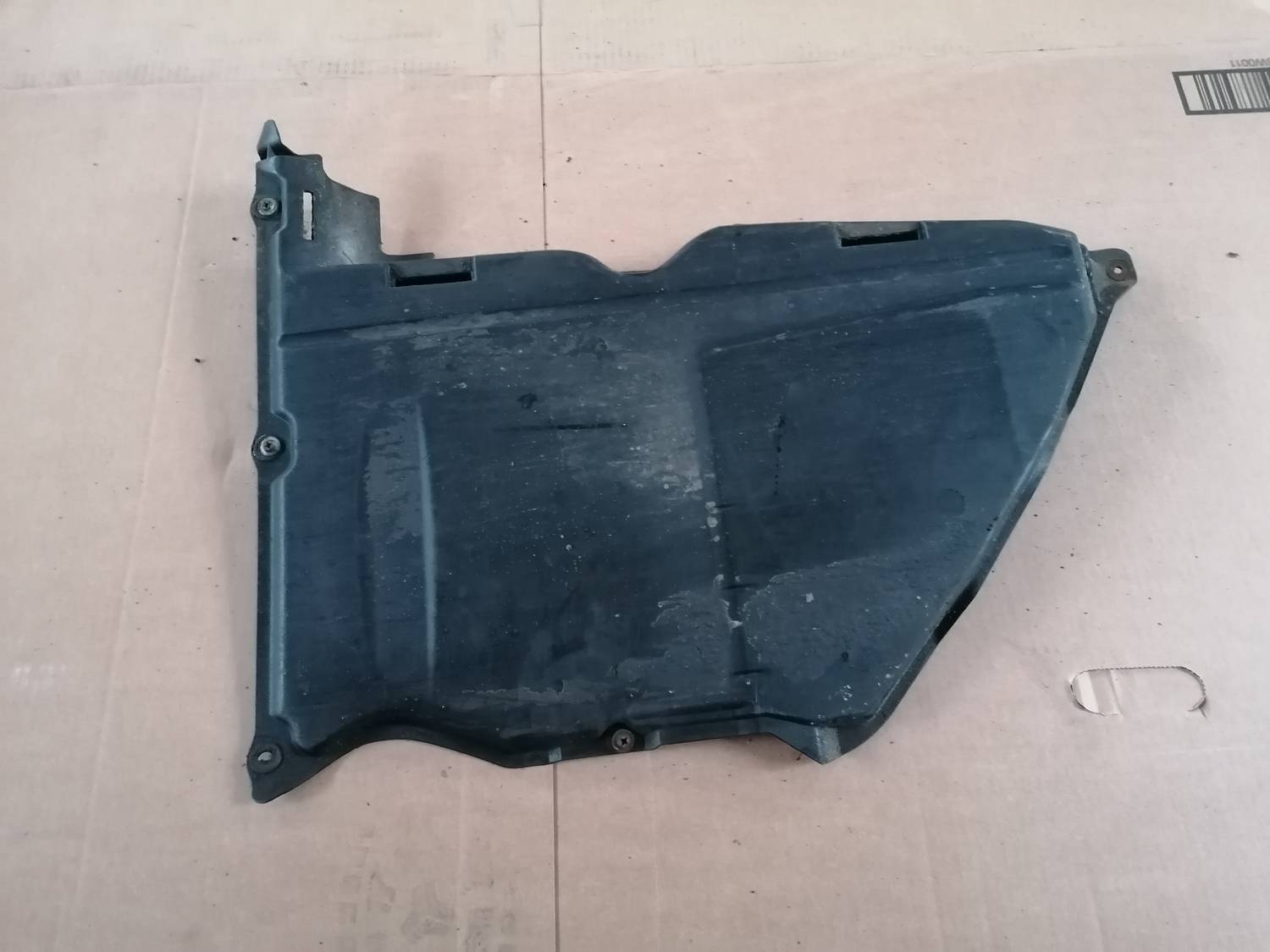 Virsbūves apakšējais aizsargs priekš BMW 318D E46 2002 SEDAN 1 Virsbūves apakšējais aizsargs priekš BMW 318D E46 2002 SEDAN