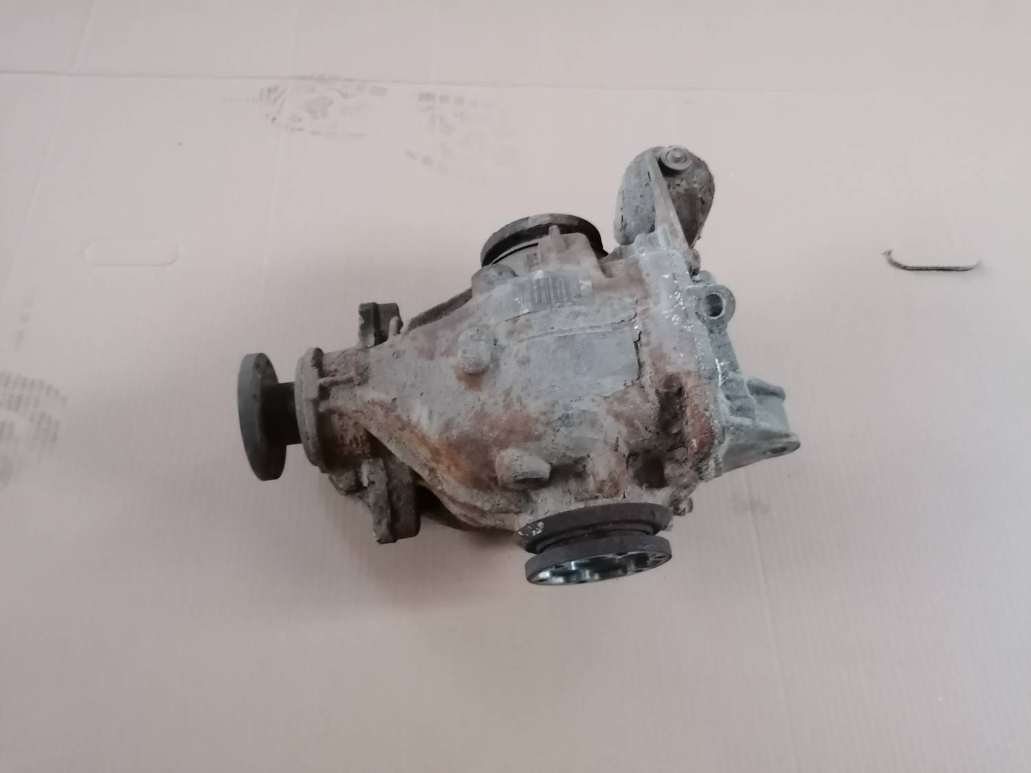 Aizmugurējais reduktors priekš BMW 318D E46 2002 SEDAN 1 Aizmugurējais reduktors priekš BMW 318D E46 2002 SEDAN