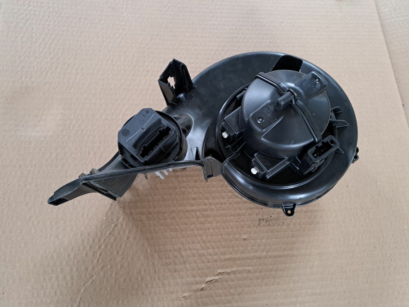 Salona ventilators priekš VOLVO V70 2009 2 Salona ventilators priekš VOLVO V70 2009