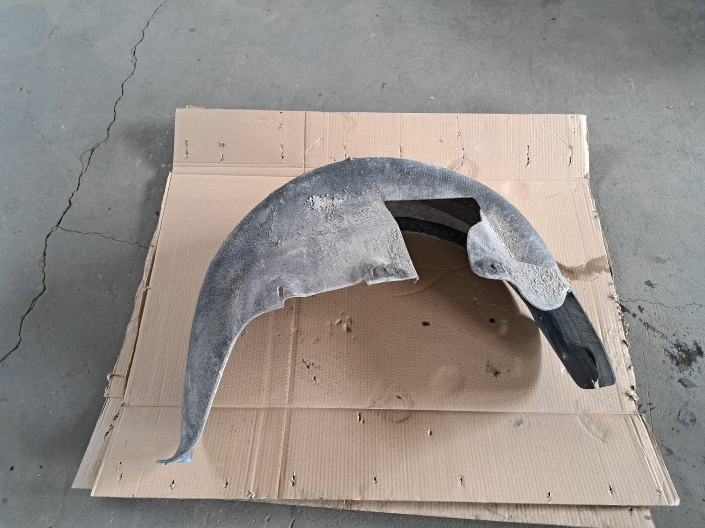 Aizmugurējais kreisais paspārns priekš VOLVO V70 2009