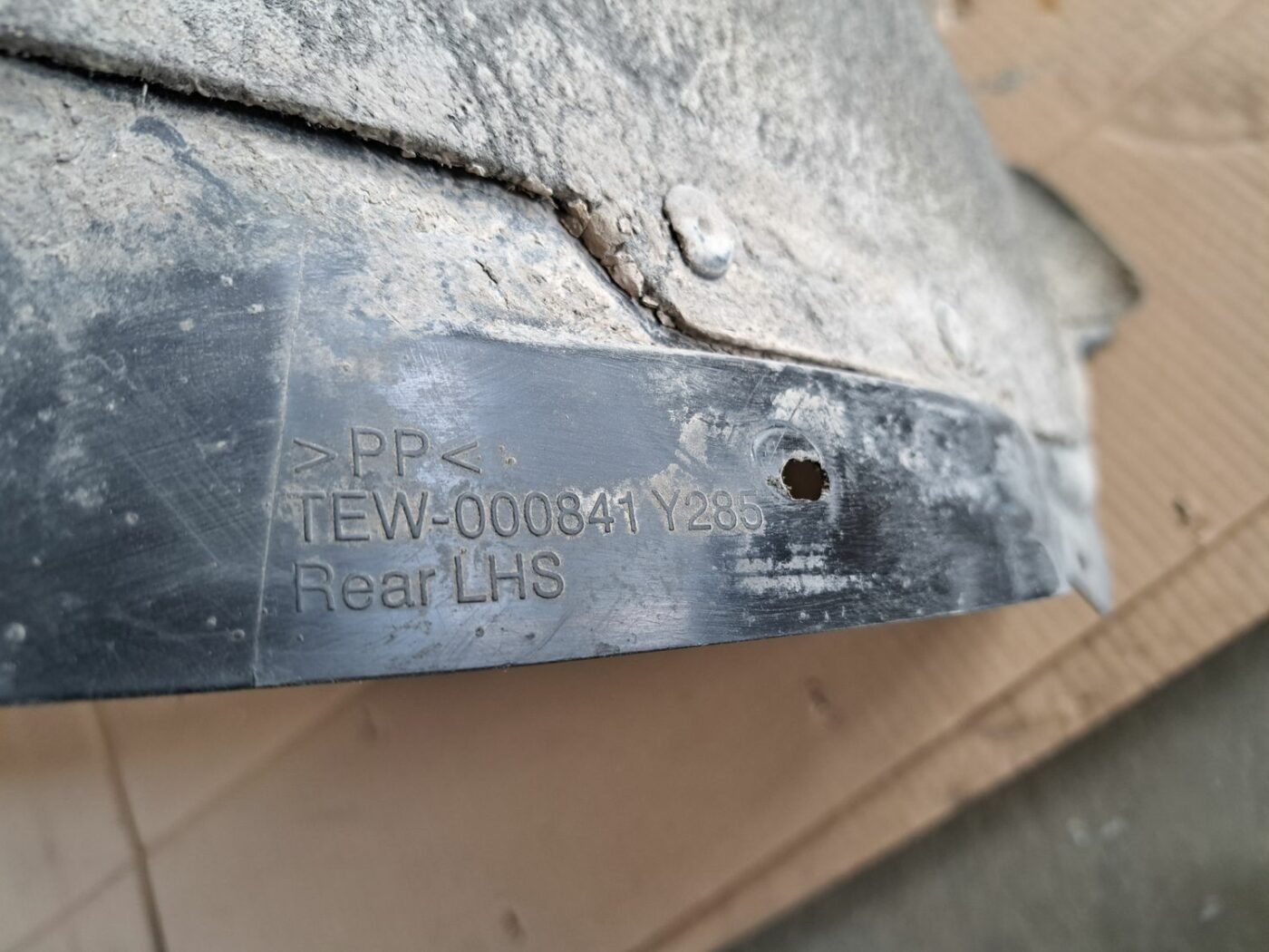 Aizmugurējais kreisais paspārns priekš VOLVO V70 2009