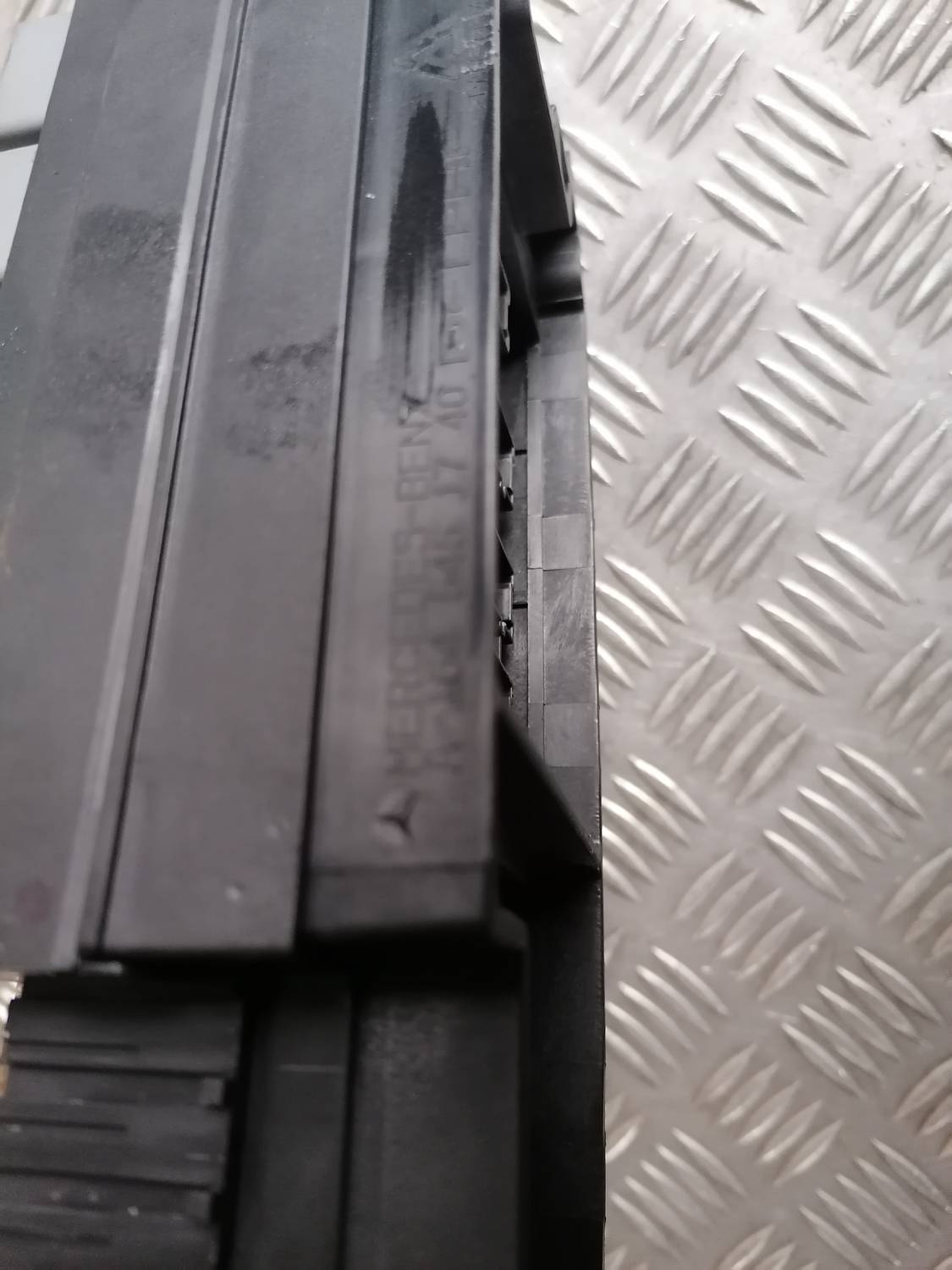 Drošinātāju bloks priekš MERCEDES BENZ ML280 2008 OBSIDIAN BLACK 4 Drošinātāju bloks priekš MERCEDES BENZ ML280 2008 OBSIDIAN BLACK