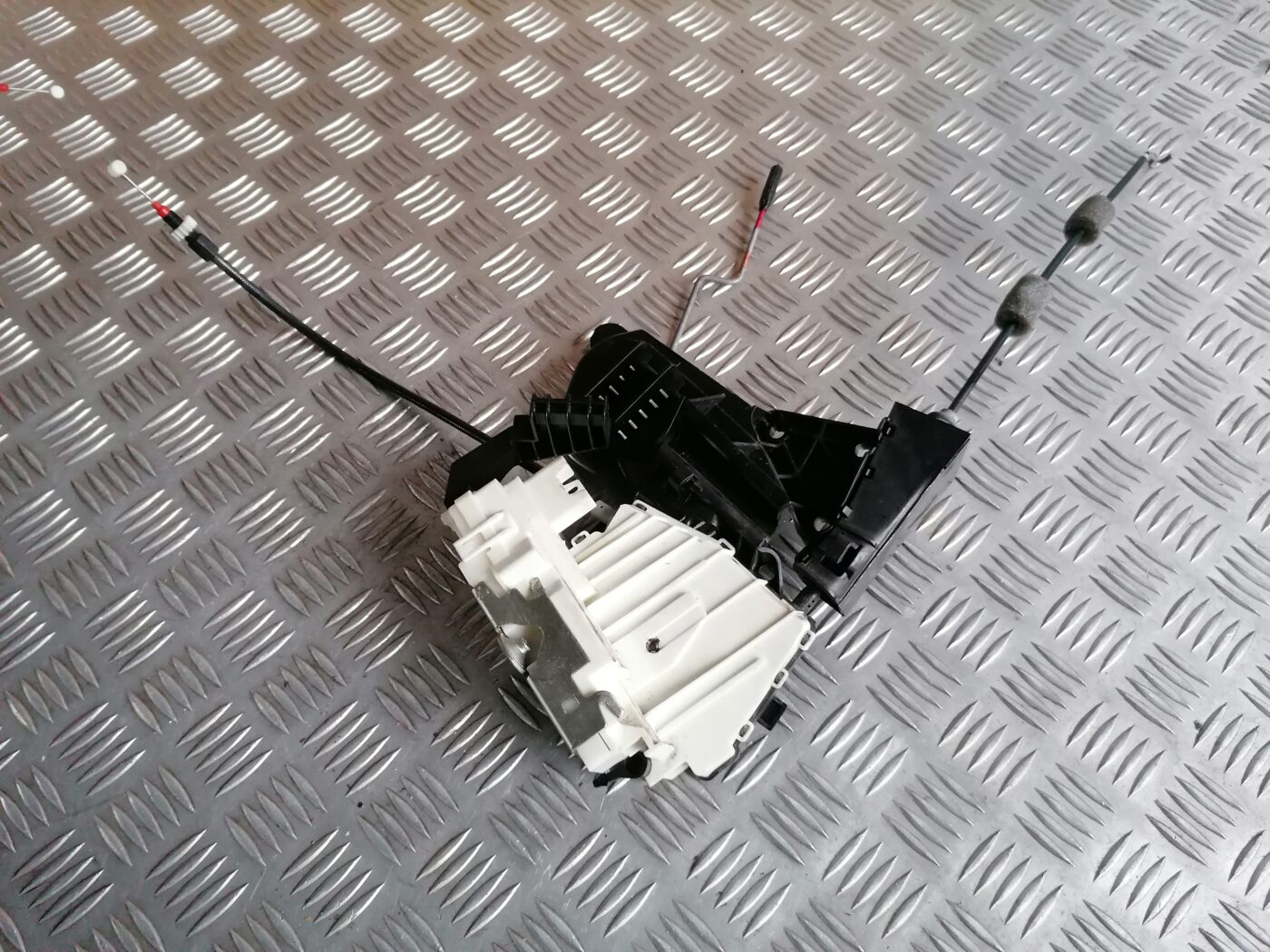 Aizmugurējo labo durvju slēdzene priekš MERCEDES BENZ ML280 2008 OBSIDIAN BLACK