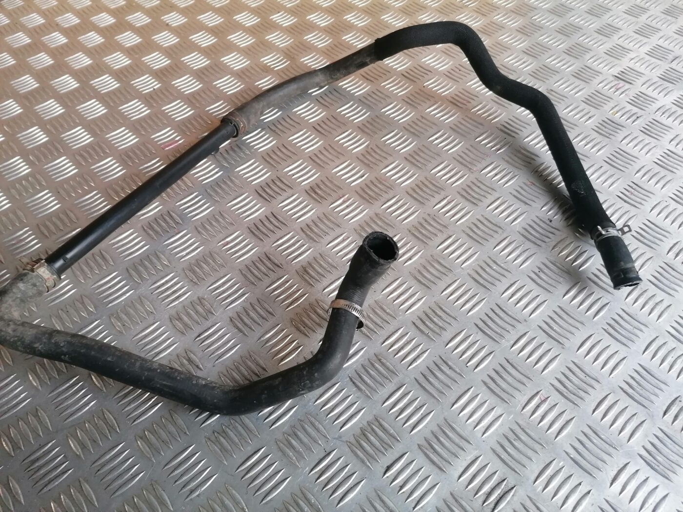 Dzesēšanas caurule priekš MERCEDES BENZ ML280 2008 OBSIDIAN BLACK