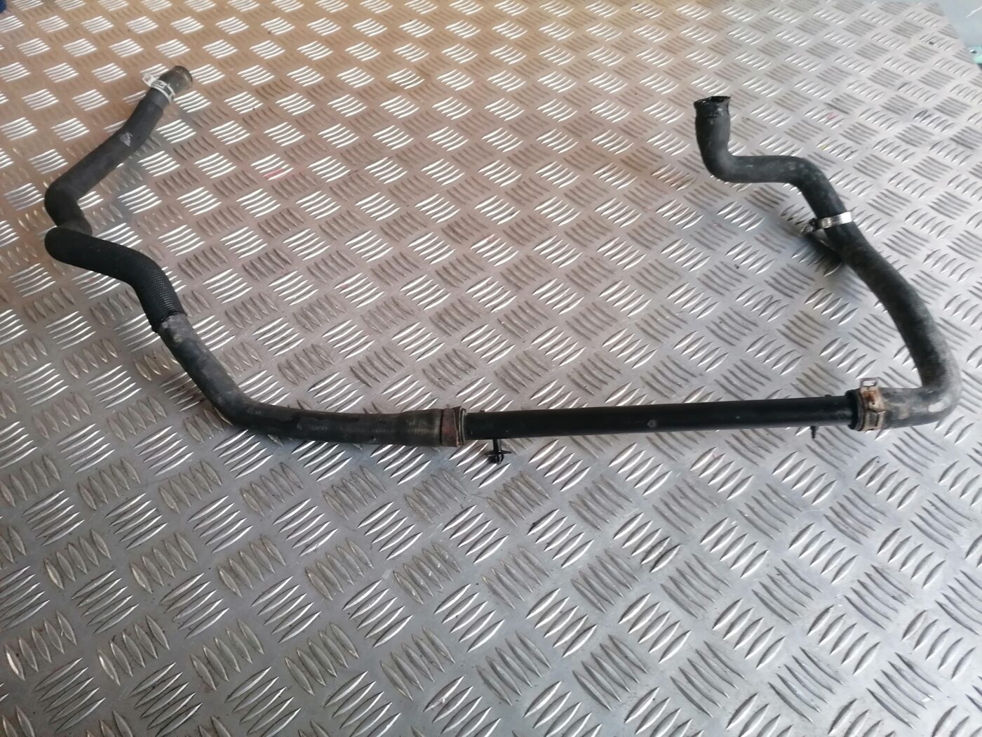 Dzesēšanas caurule priekš MERCEDES BENZ ML280 2008 OBSIDIAN BLACK