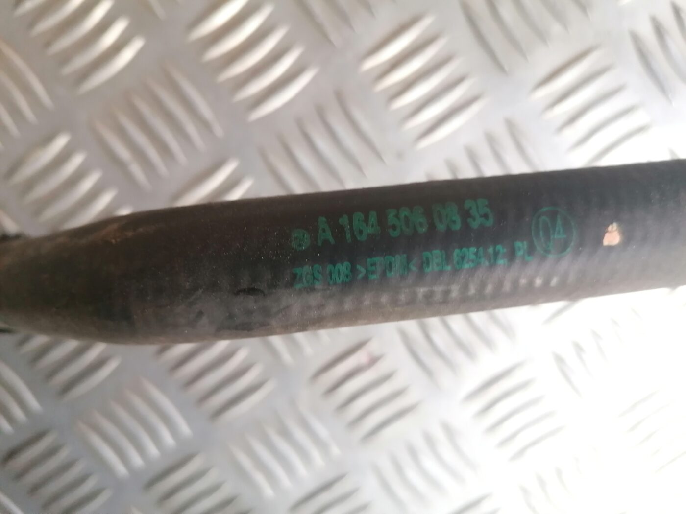 Dzesēšanas caurule priekš MERCEDES BENZ ML280 2008 OBSIDIAN BLACK