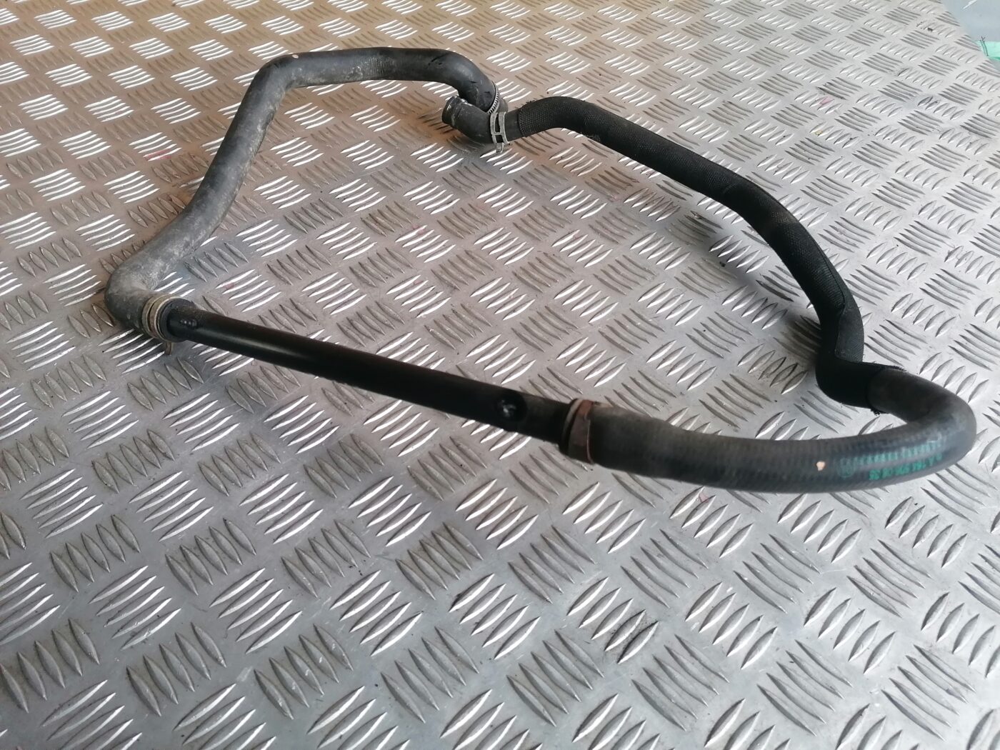 Dzesēšanas caurule priekš MERCEDES BENZ ML280 2008 OBSIDIAN BLACK