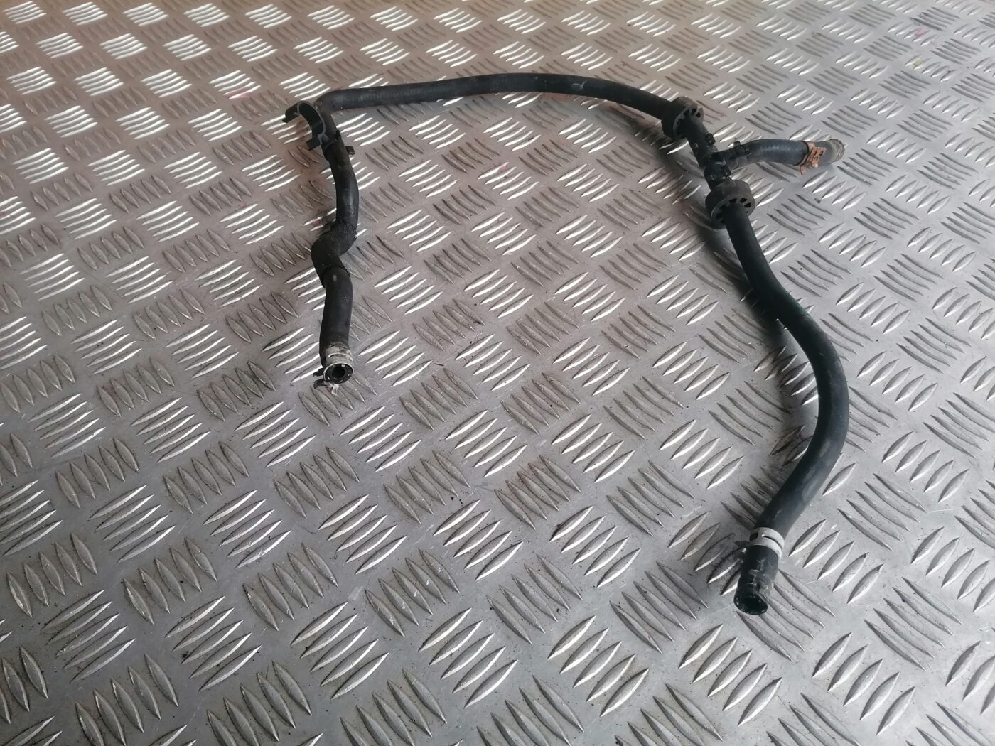 Dzesēšanas caurule priekš MERCEDES BENZ ML280 2008 OBSIDIAN BLACK