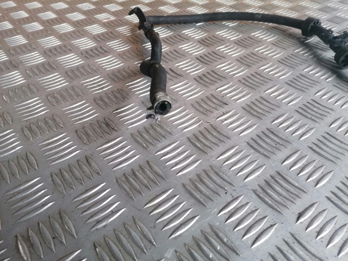 Dzesēšanas caurule priekš MERCEDES BENZ ML280 2008 OBSIDIAN BLACK