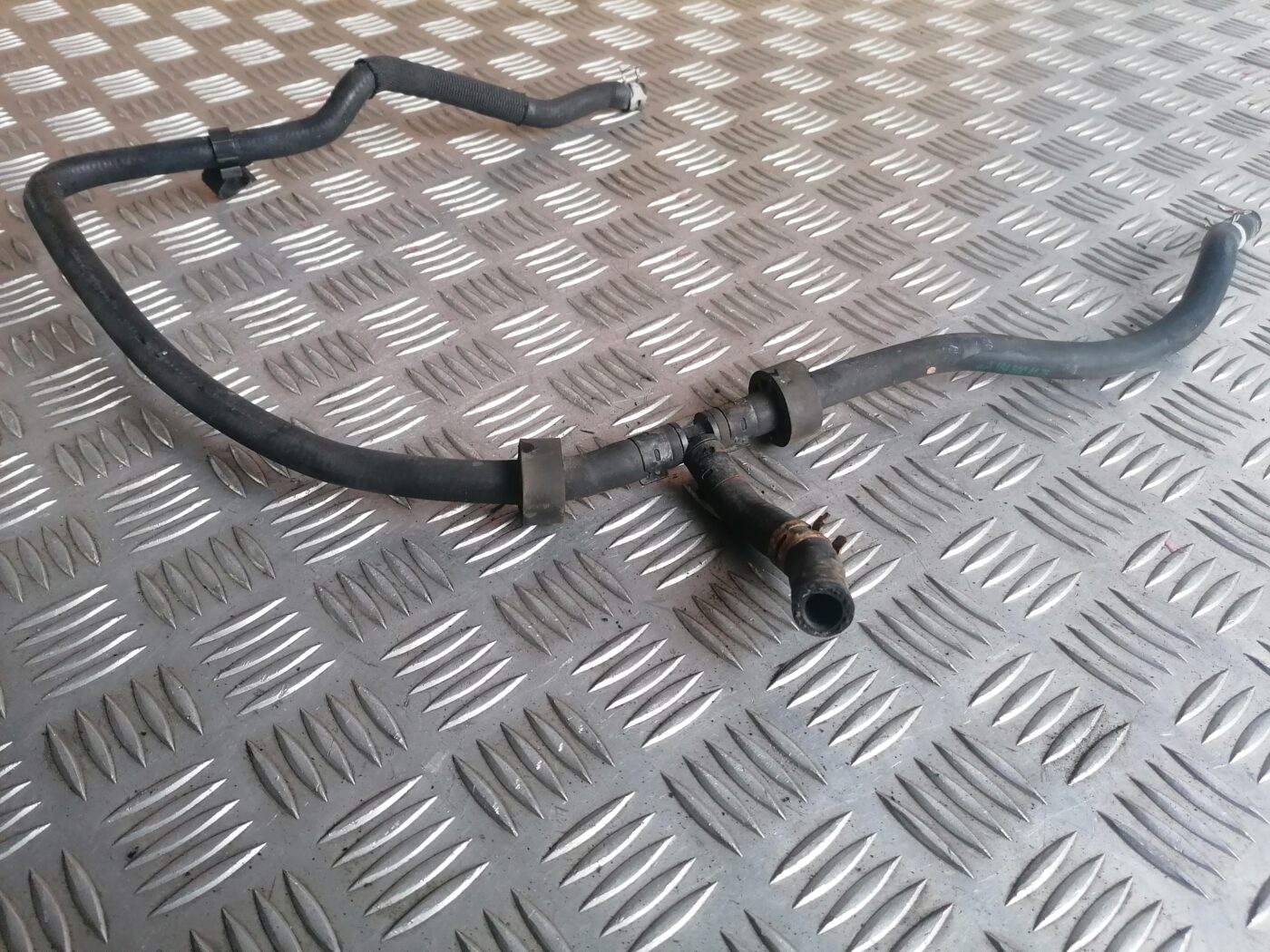 Dzesēšanas caurule priekš MERCEDES BENZ ML280 2008 OBSIDIAN BLACK