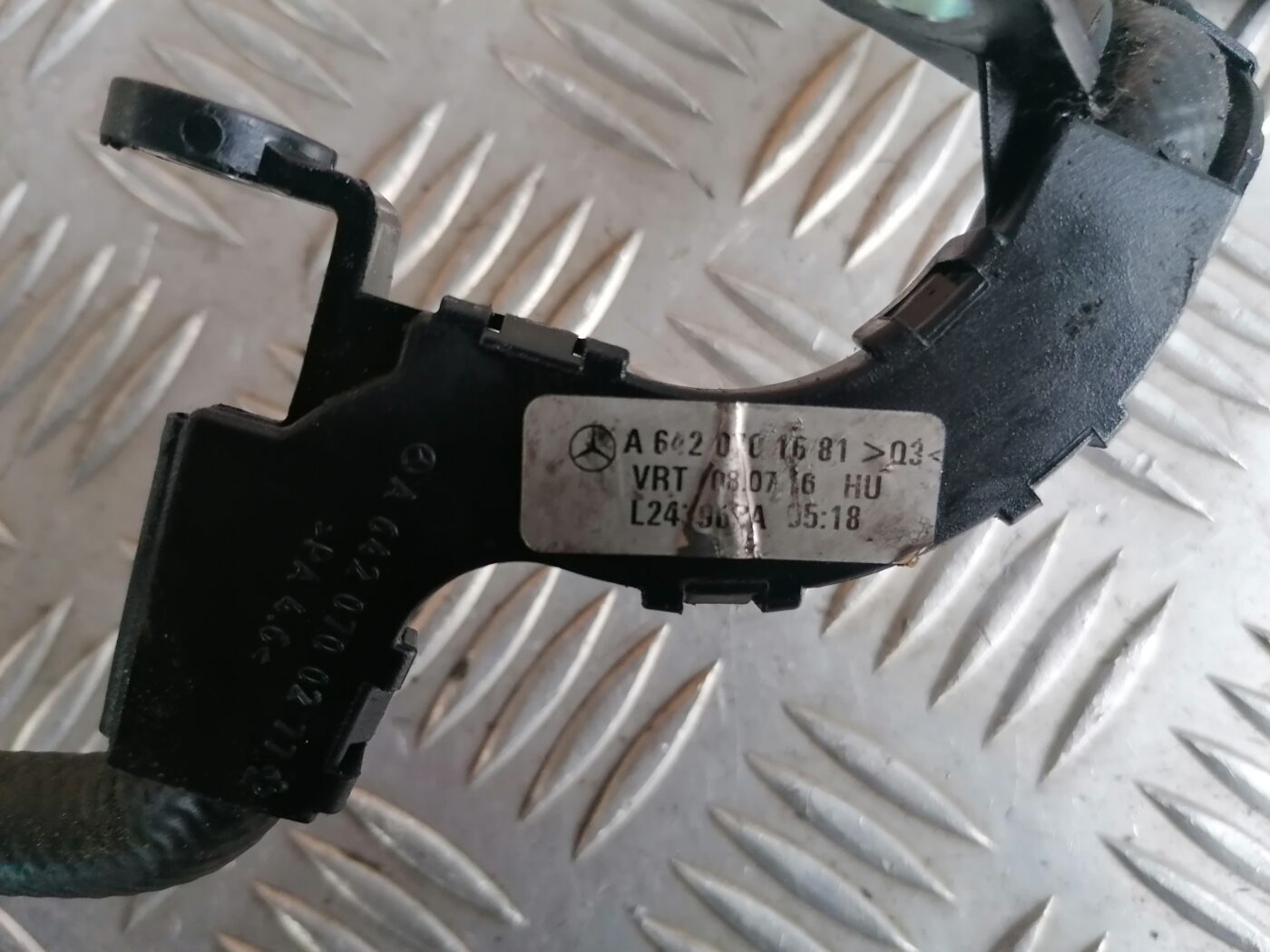 Degvielas caurule priekš MERCEDES BENZ ML280 2008 OBSIDIAN BLACK 6 Degvielas caurule priekš MERCEDES BENZ ML280 2008 OBSIDIAN BLACK