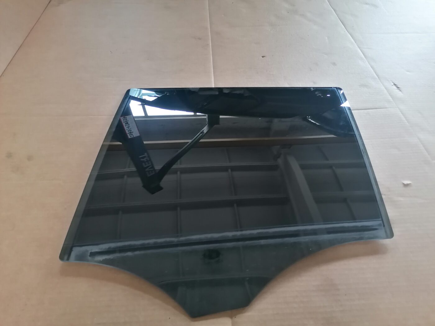 Aizmugurējo kreiso durvju stikls priekš MERCEDES BENZ ML280 2008 OBSIDIAN BLACK 3 Aizmugurējo kreiso durvju stikls priekš MERCEDES BENZ ML280 2008 OBSIDIAN BLACK