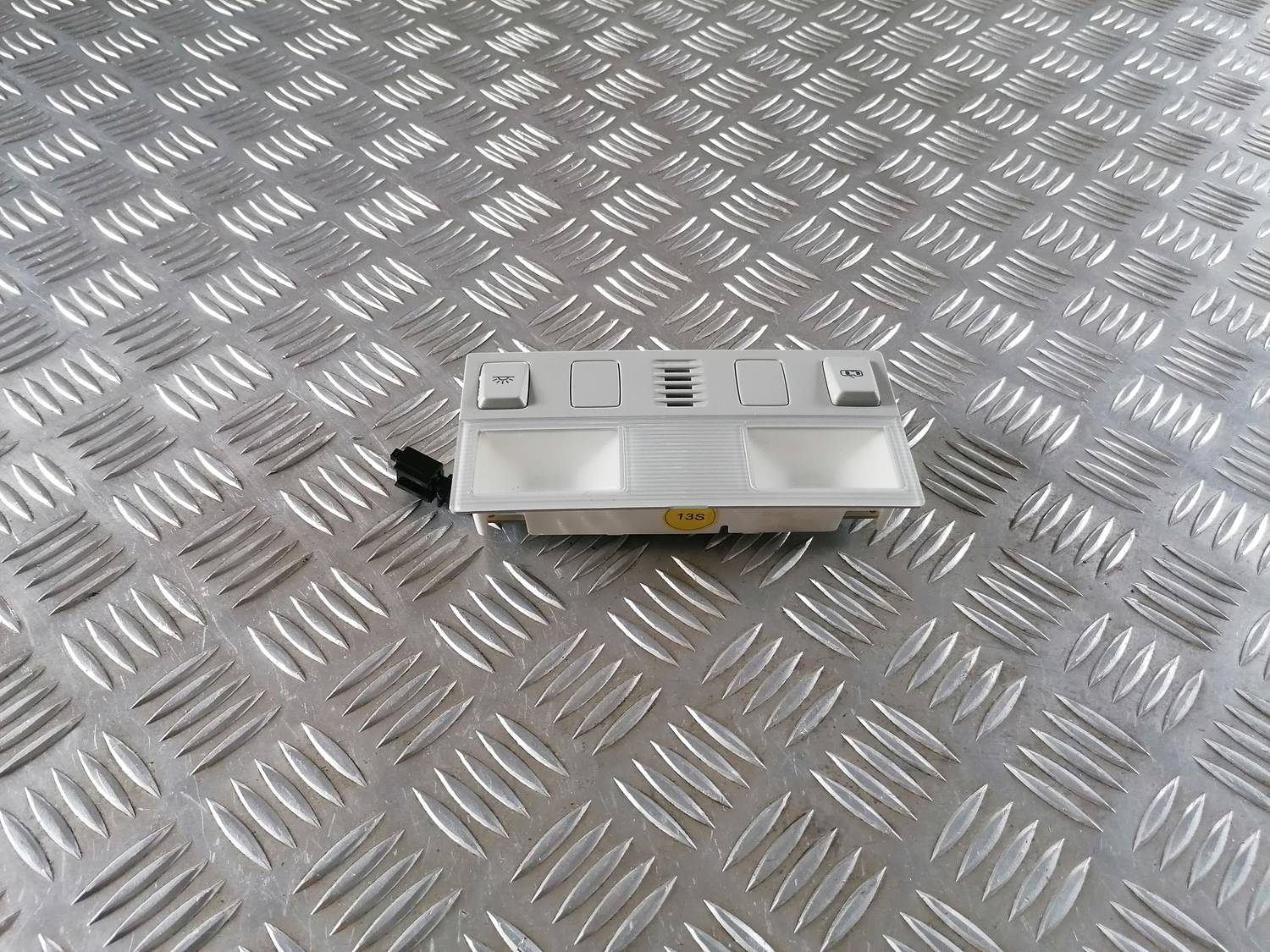 Priekšējo sēdvietu apgaismojums priekš VW CRAFTER 2018 1 Priekšējo sēdvietu apgaismojums priekš VW CRAFTER 2018