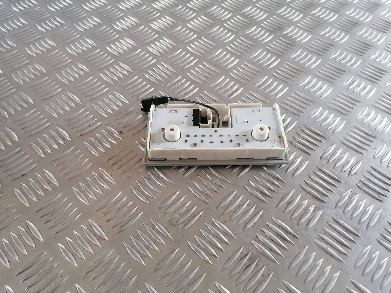 Priekšējo sēdvietu apgaismojums priekš VW CRAFTER 2018 2 Priekšējo sēdvietu apgaismojums priekš VW CRAFTER 2018