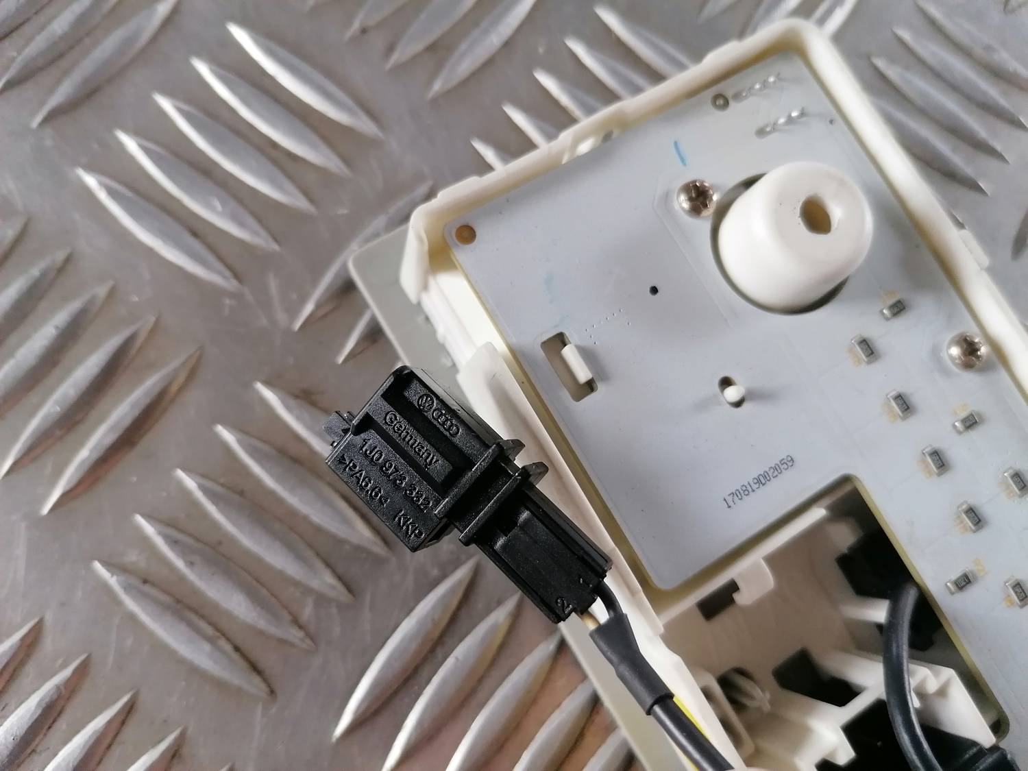 Priekšējo sēdvietu apgaismojums priekš VW CRAFTER 2018 4 Priekšējo sēdvietu apgaismojums priekš VW CRAFTER 2018