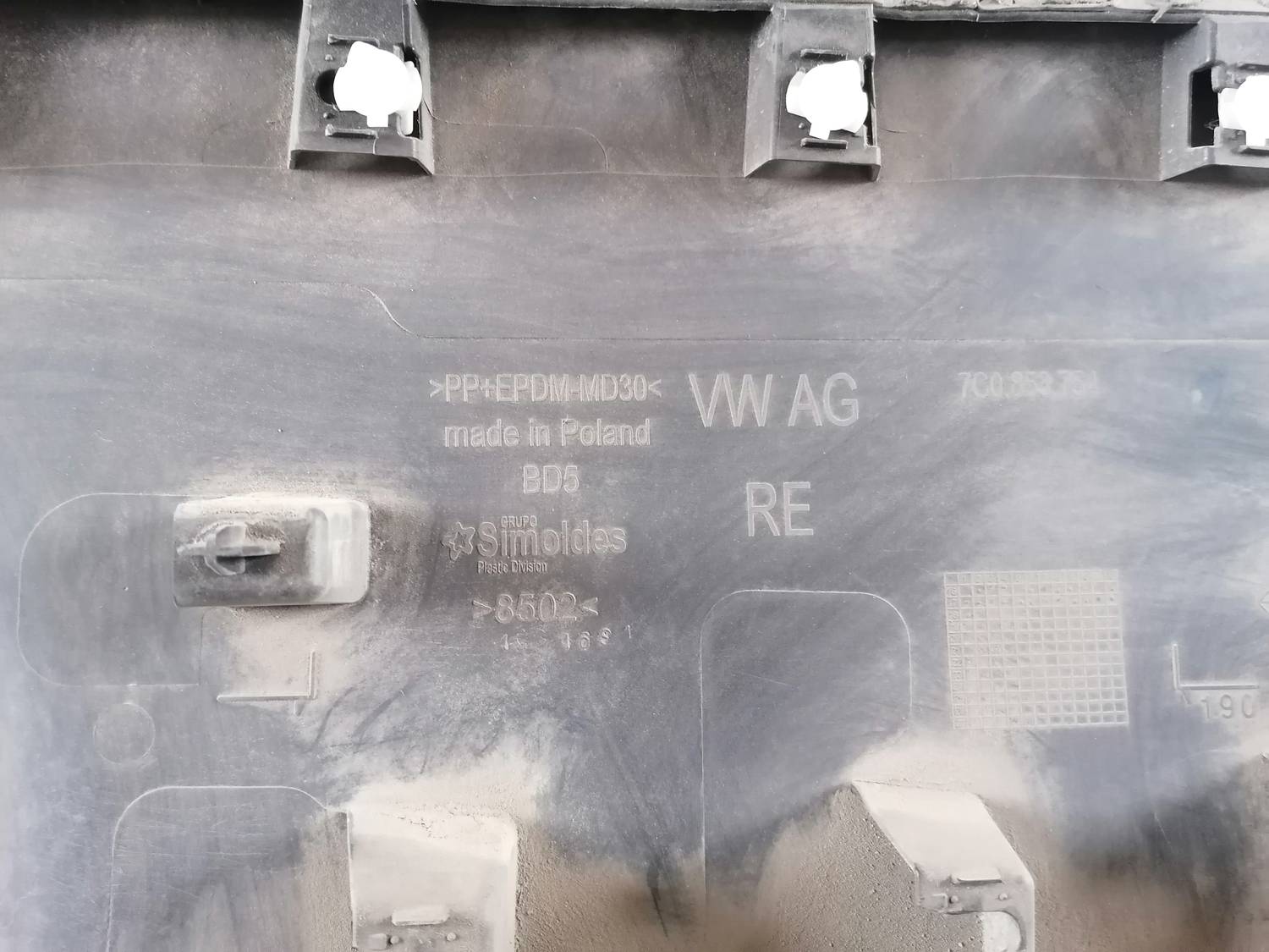 Priekšējo labo durvju moldings priekš VW CRAFTER 2018 5 Priekšējo labo durvju moldings priekš VW CRAFTER 2018