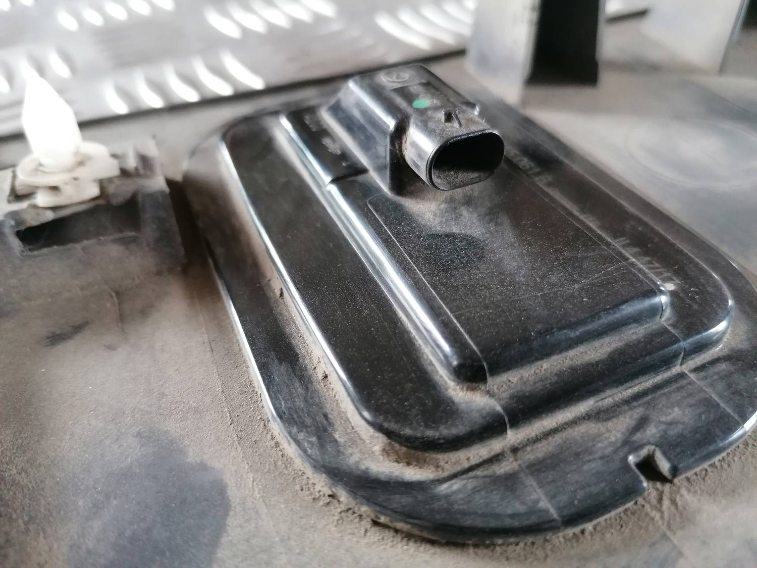 Priekšējo labo durvju moldings priekš VW CRAFTER 2018 3 Priekšējo labo durvju moldings priekš VW CRAFTER 2018