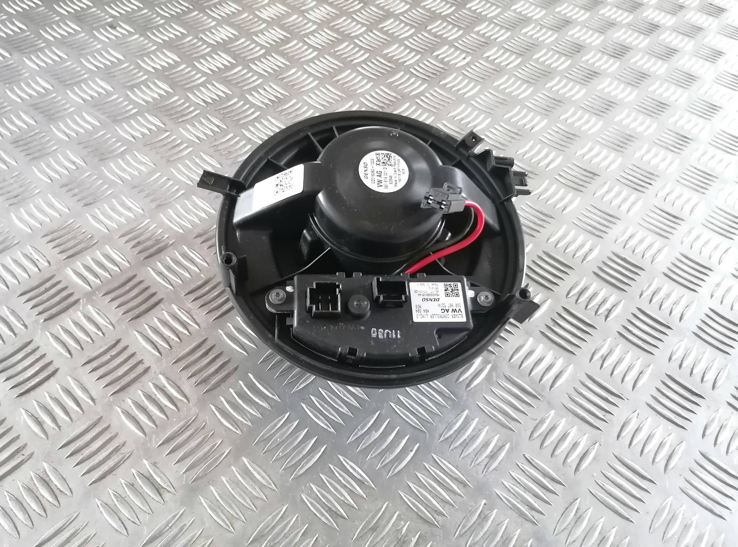 Salona ventilators priekš VW CRAFTER 2018 2 Salona ventilators priekš VW CRAFTER 2018